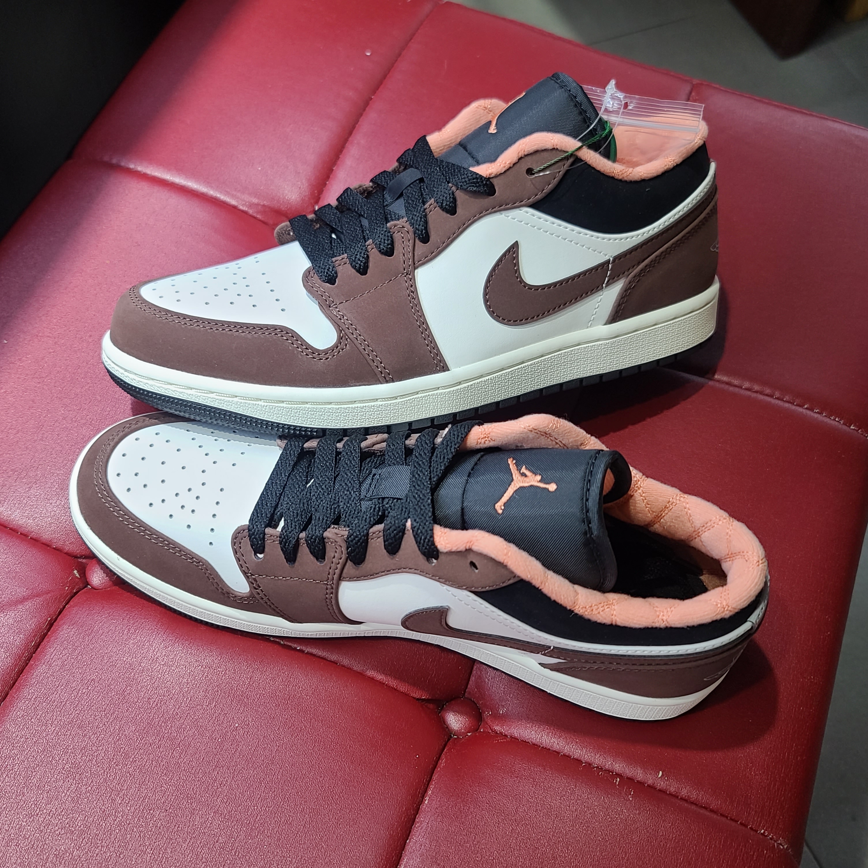 Jordan 1 Low SE Chocolate Bliss 착용 스타일