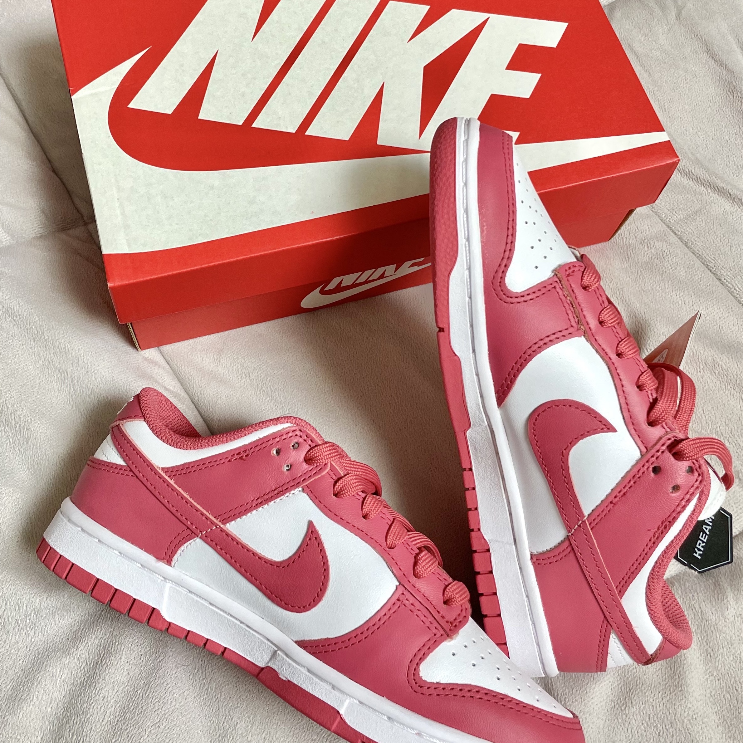 (W) Nike Dunk Low Archeo Pink 착용 스타일 - 1