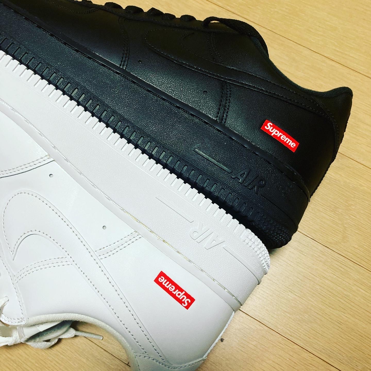 Nike x Supreme Air Force 1 Low Black, Nike x Supreme Air Force 1 Low White 착용 스타일 - 2
