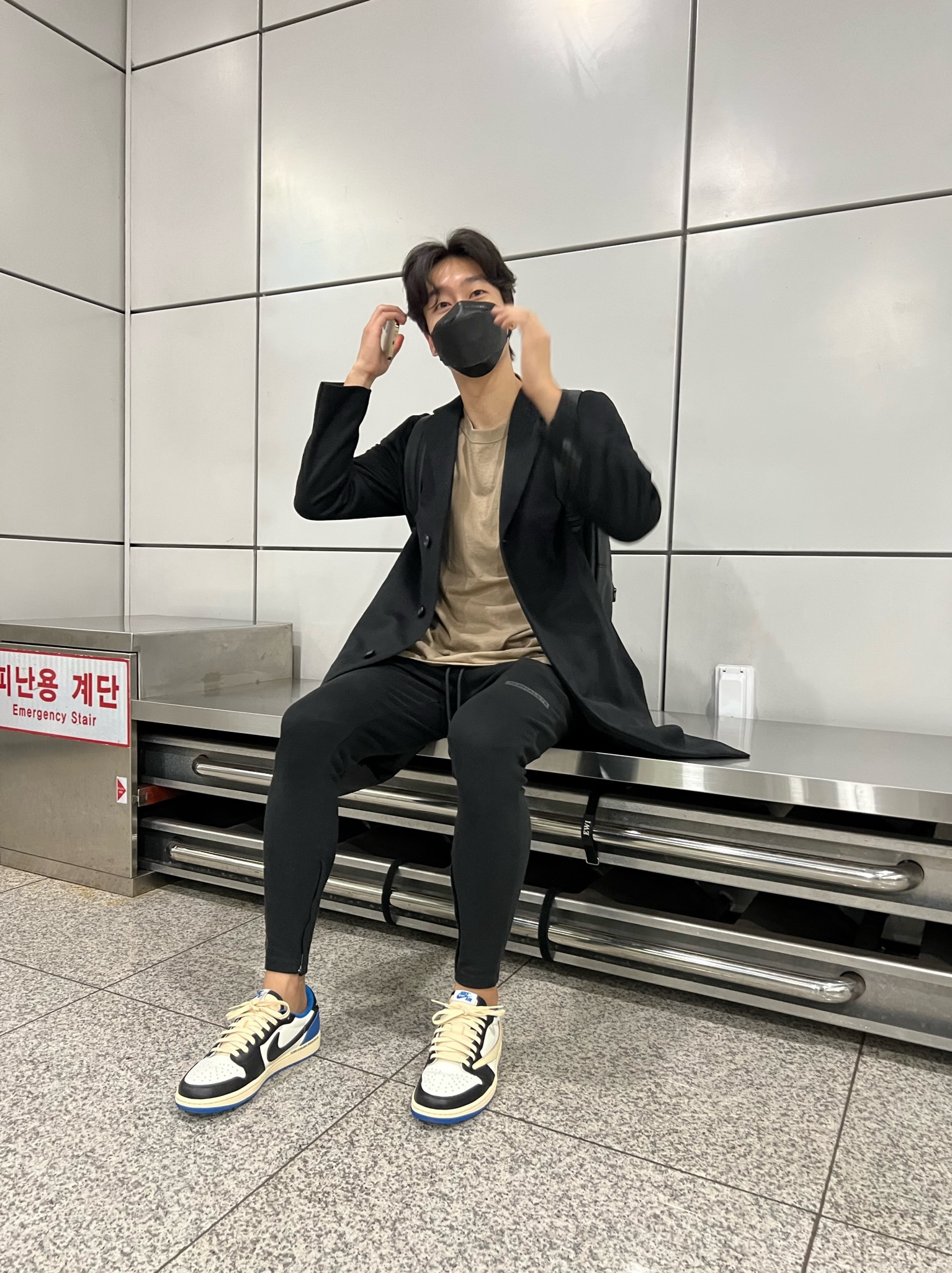 Jordan 1 x Travis Scott x Fragment Retro Low OG SP Military Blue 착용 스타일 - 2