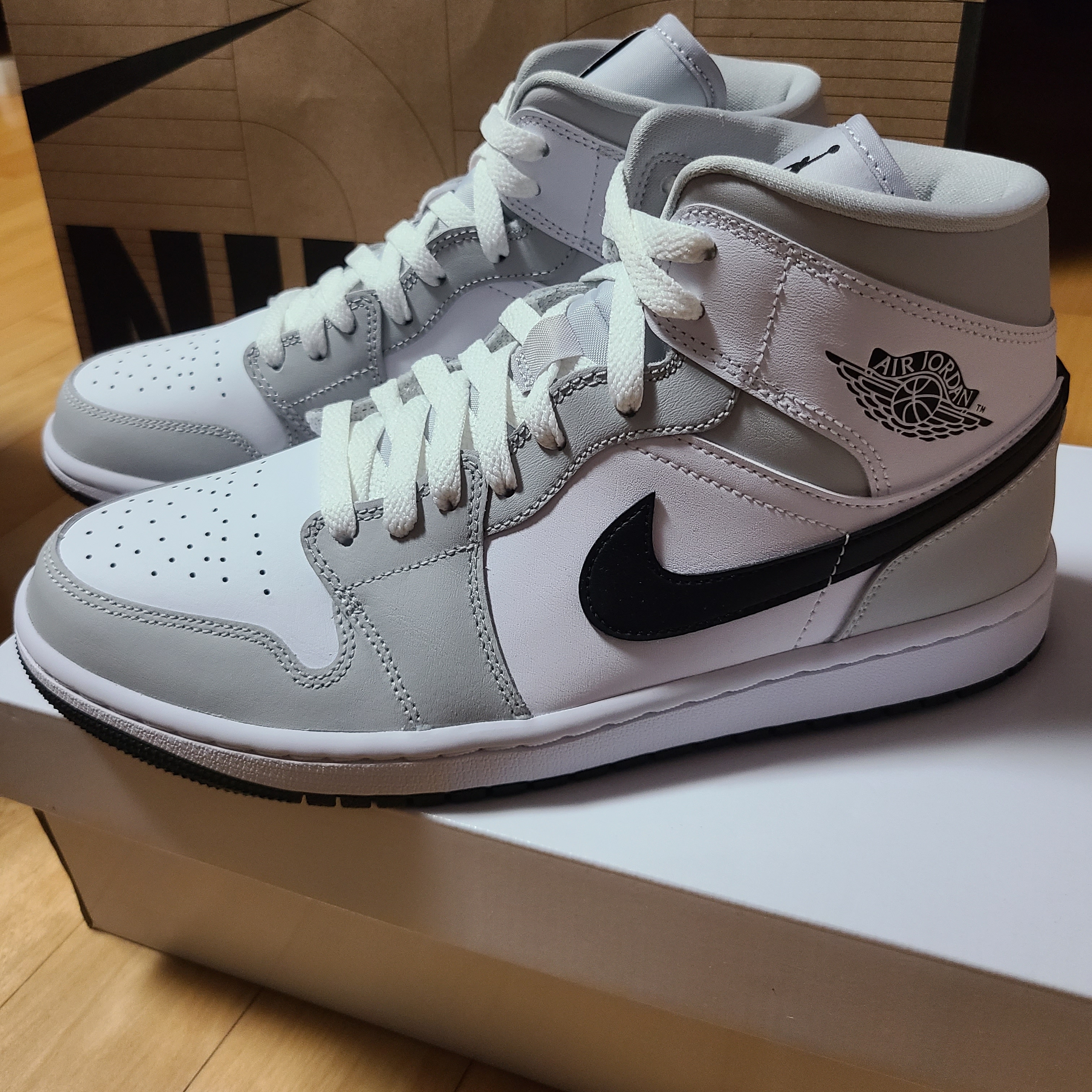 (W) Jordan 1 Mid Grey Fog 착용 스타일