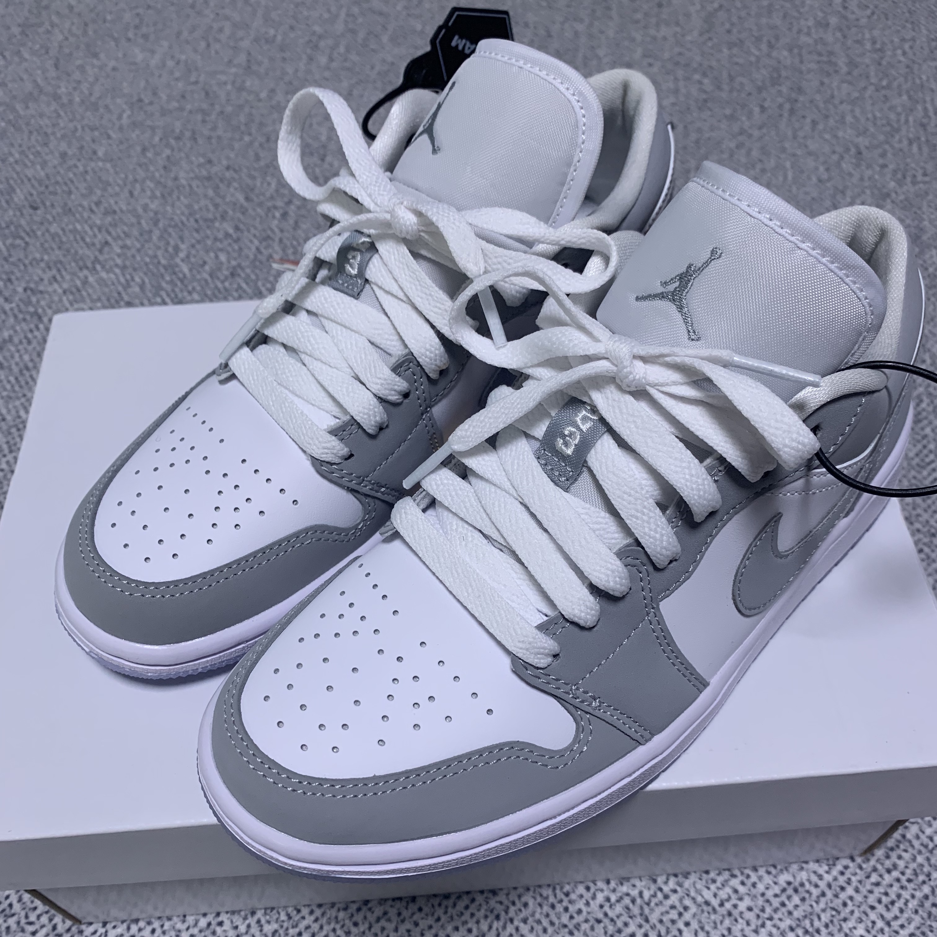 (W) Jordan 1 Low White Wolf Grey 착용 스타일