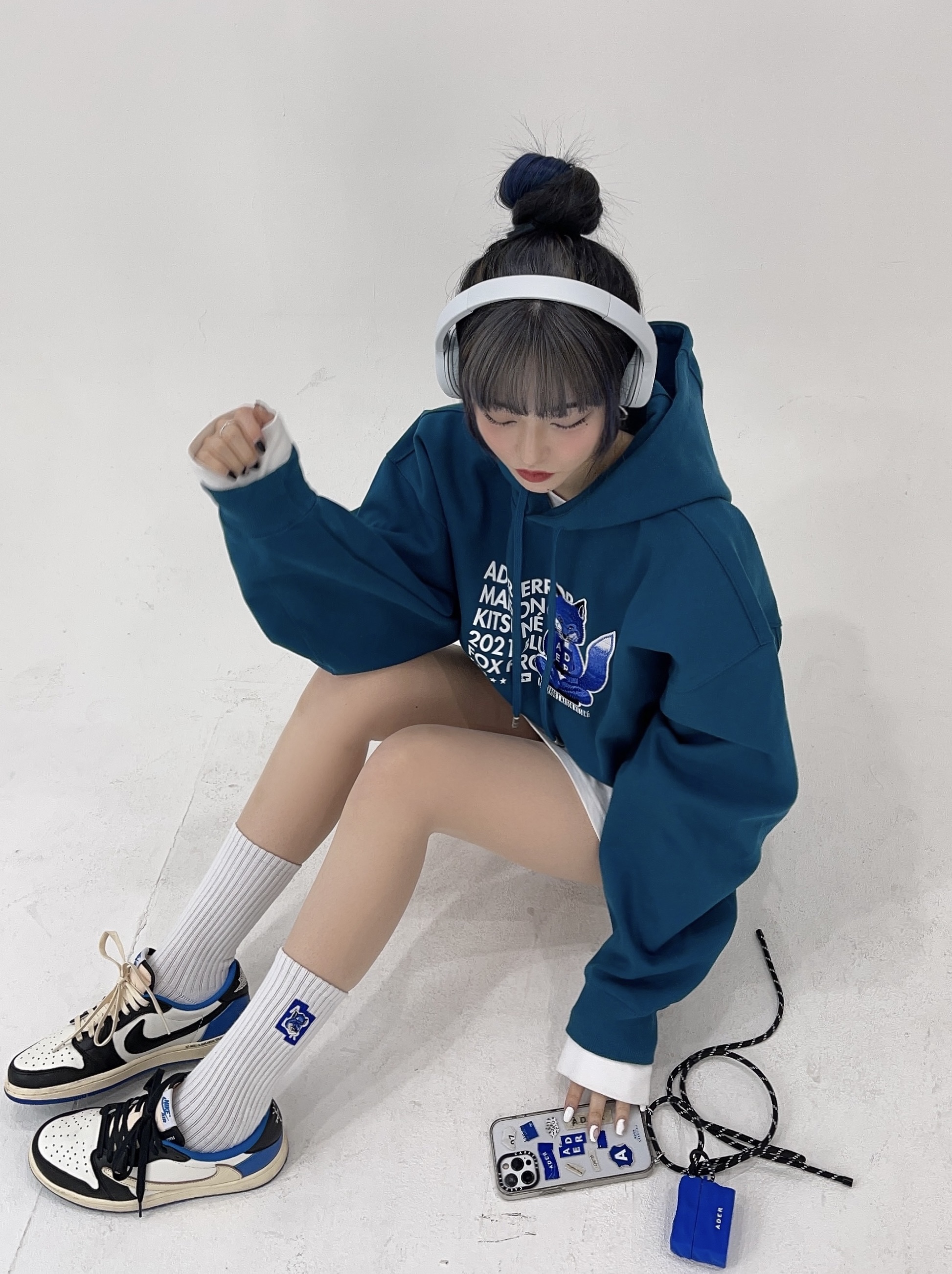 Maison Kitsune x Ader Error Meditation Fox Hoodie Turquoise, Jordan 1 x Travis Scott x Fragment Retro Low OG SP Military Blue 착용 스타일 - 1