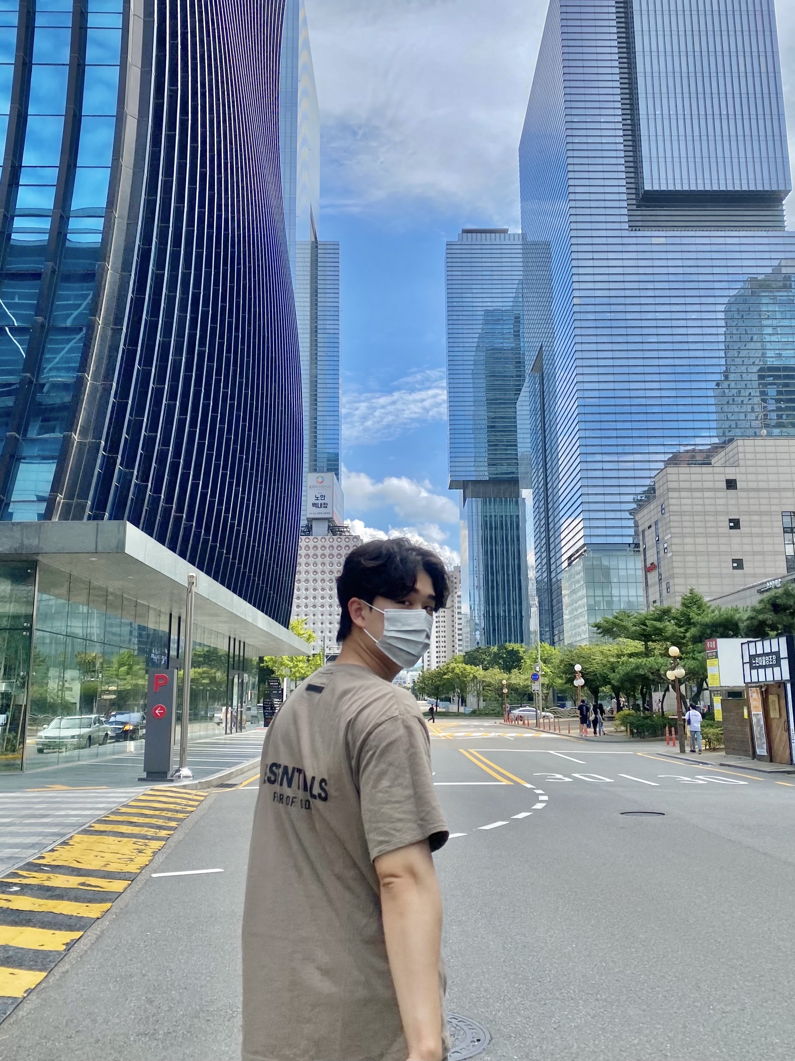 Essentials T-Shirt Taupe - 21SS 착용 스타일