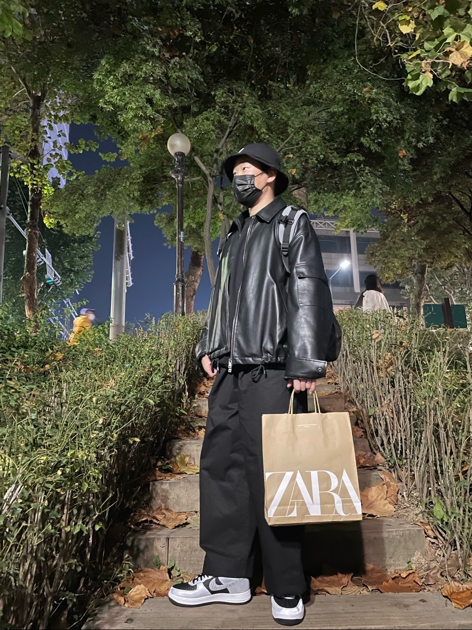 Nike Air Force 1 B Silver Snake 착용 스타일 - 2