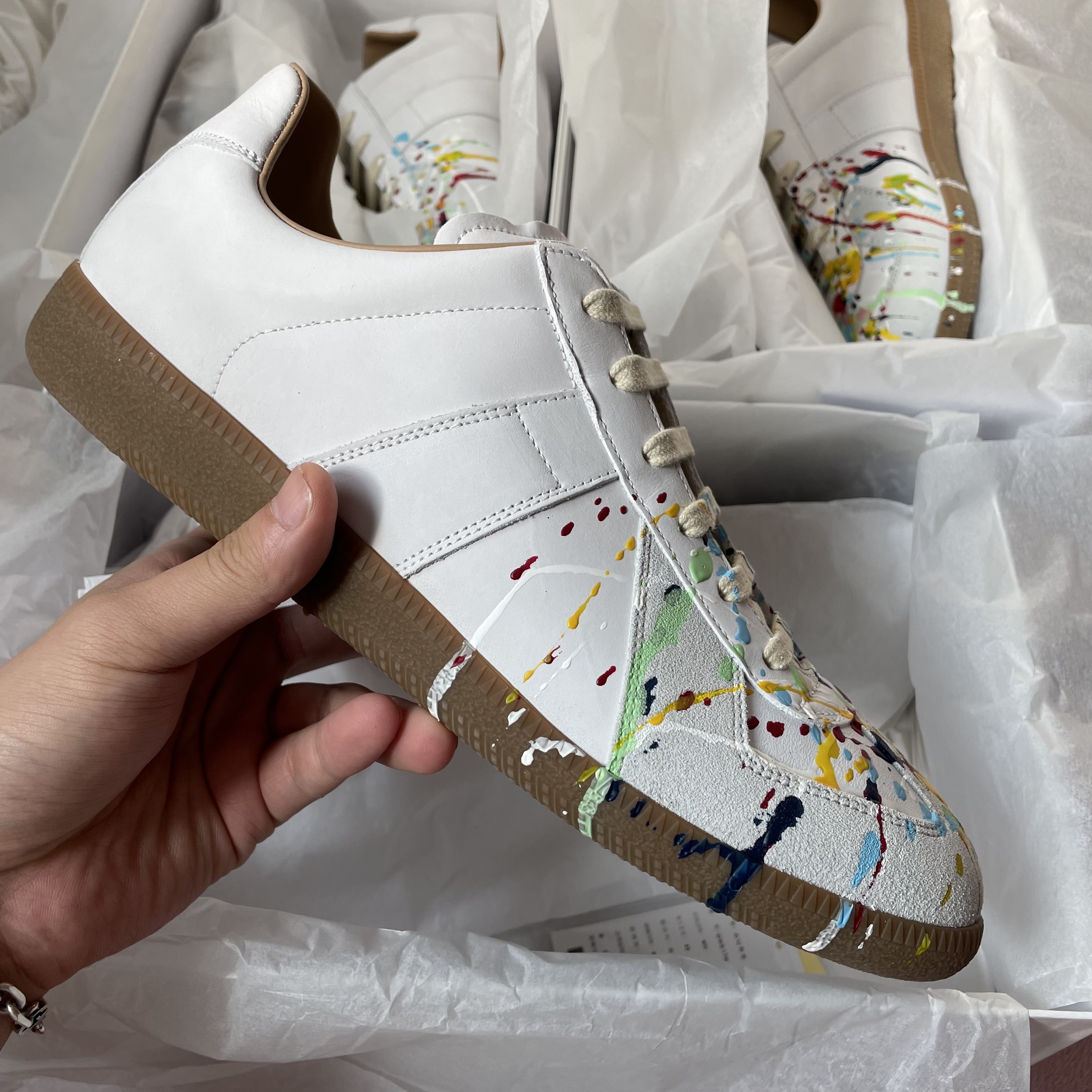 Maison Margiela Replica Paint Drop Sneakers 착용 스타일