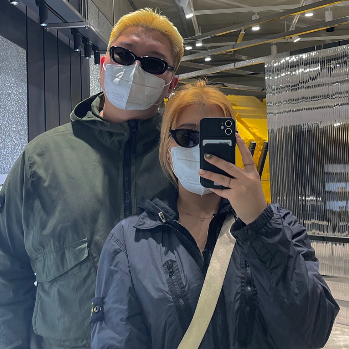 Stone Island 10523 Garment Dyed Crinkle Reps Overshirt Light Grey - 21FW, Stone Island 40931 David Light TC Mircropile Jacket Dark Green - 20FW 착용 스타일