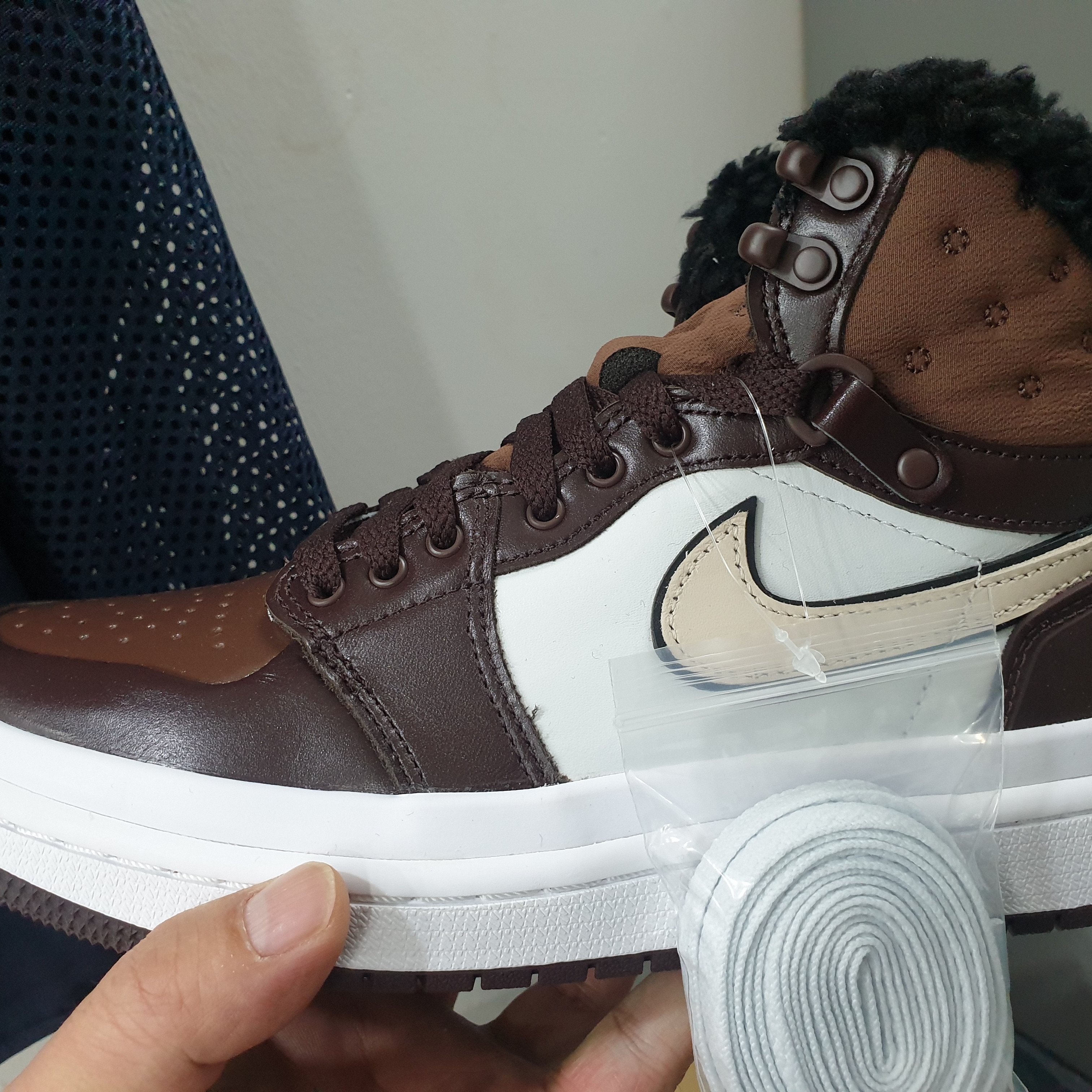 (W) Jordan 1 Acclimate Brown Basalt 착용 스타일 - 5