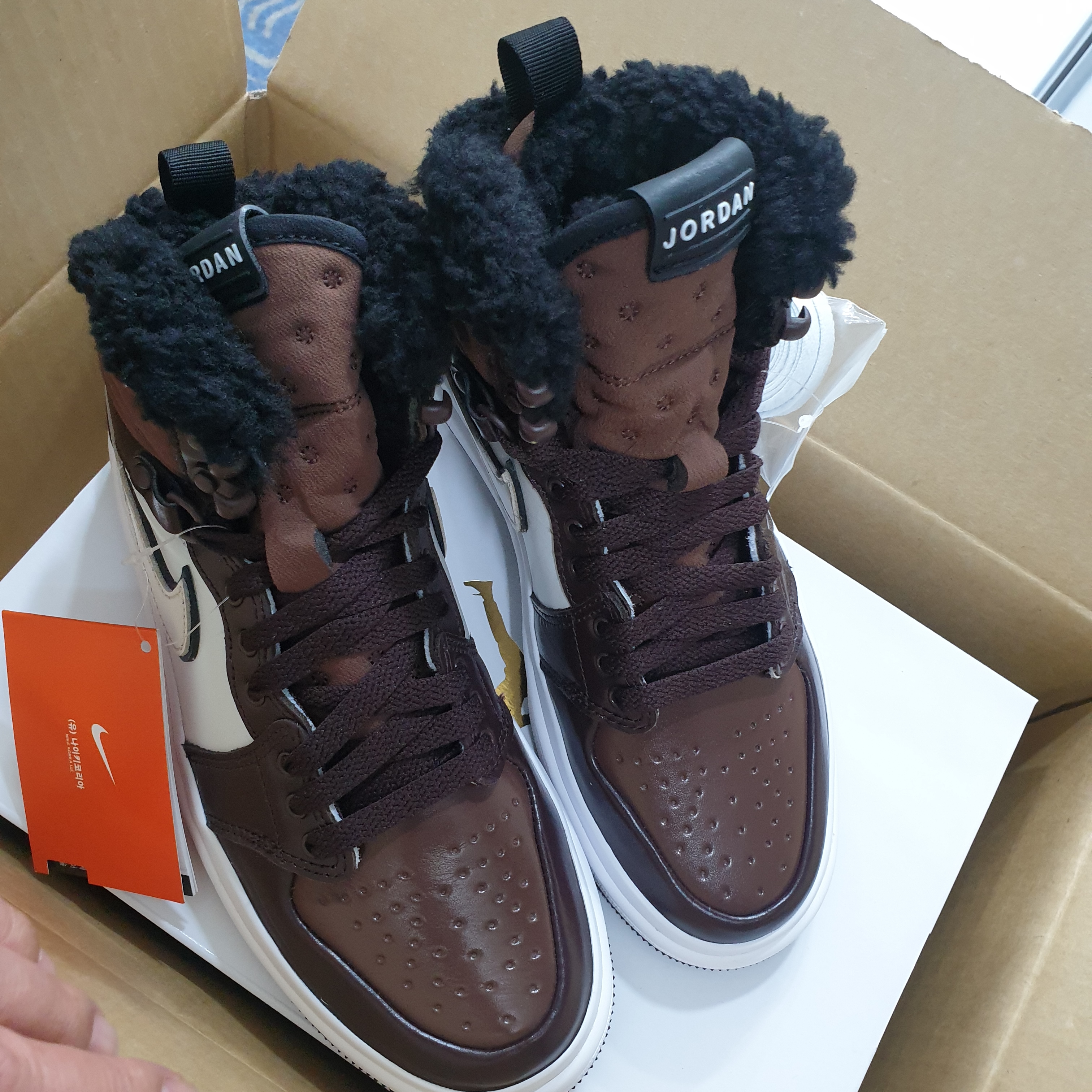 (W) Jordan 1 Acclimate Brown Basalt 착용 스타일 - 3
