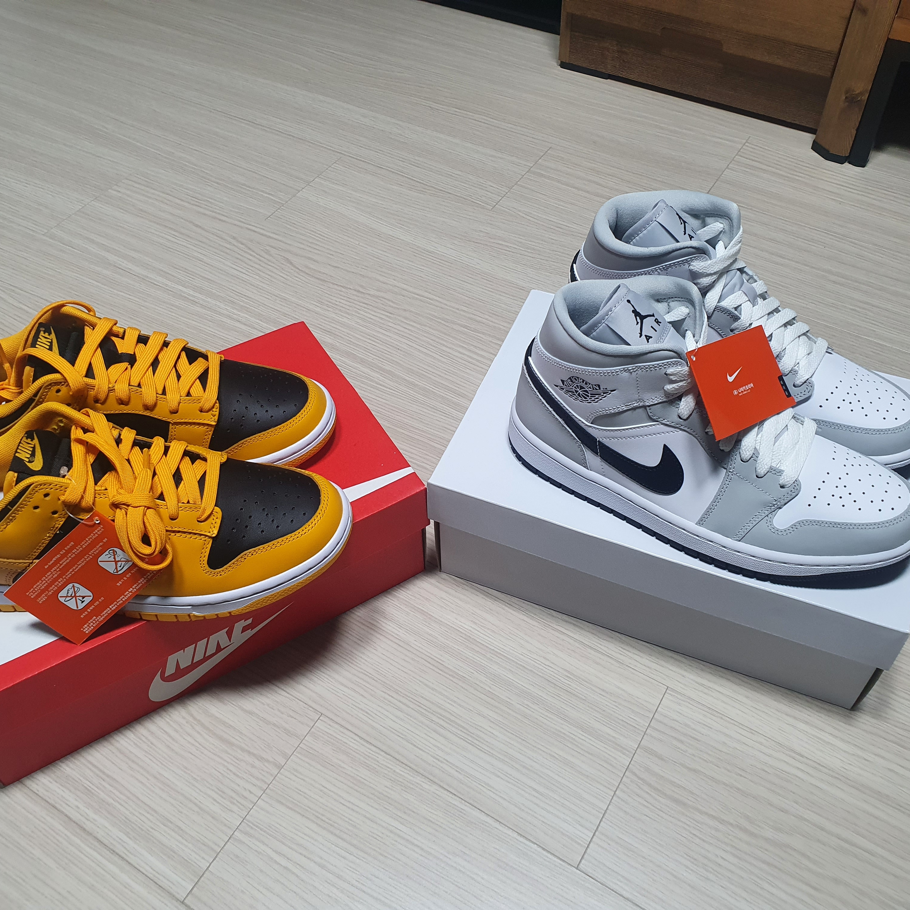 Nike Dunk Low Retro Championship Goldenrod, (W) Jordan 1 Mid Grey Fog 착용 스타일 - 2