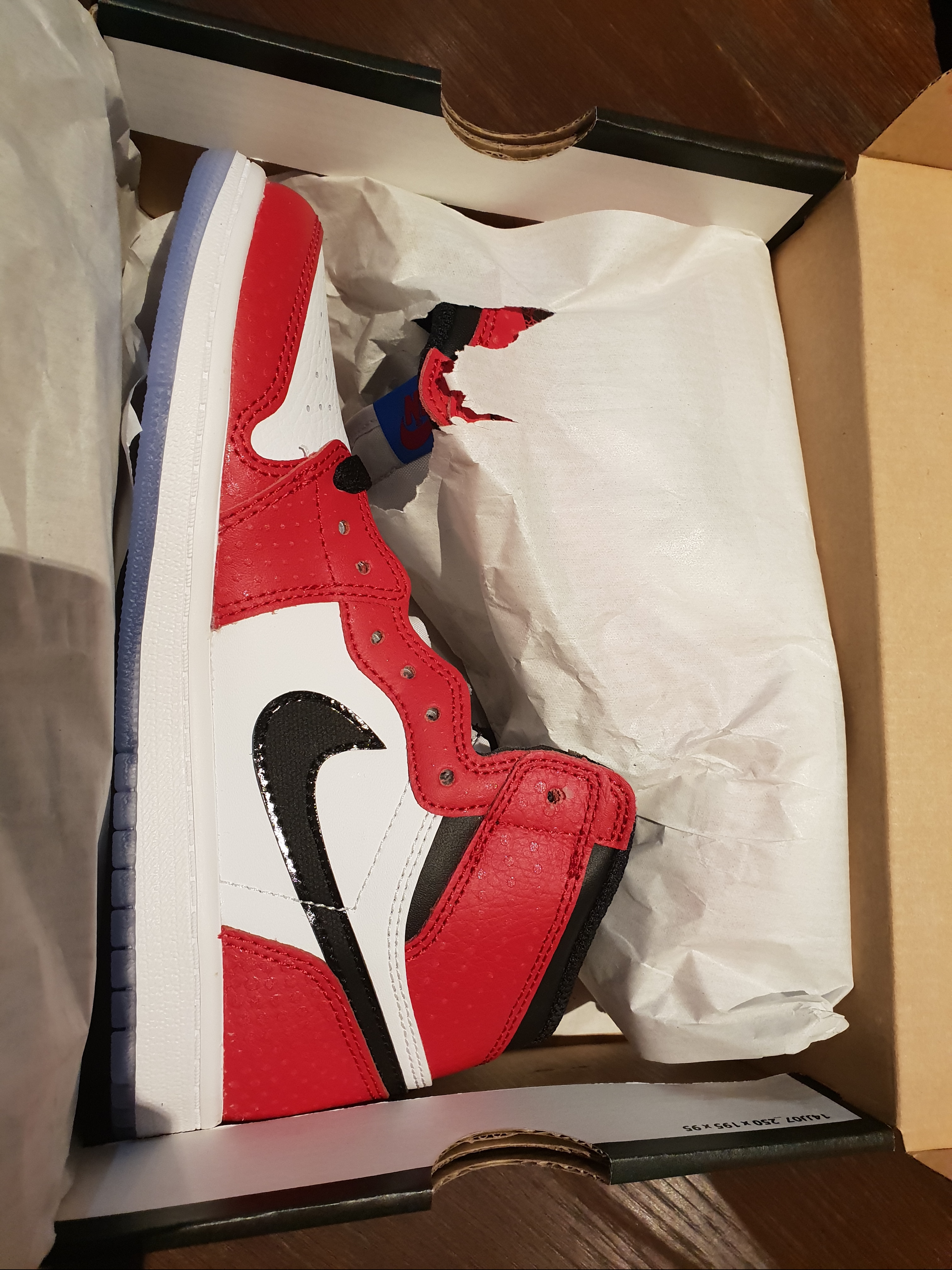 Jordan 1 Retro High Spider-Man Origin Story 착용 스타일 - 1