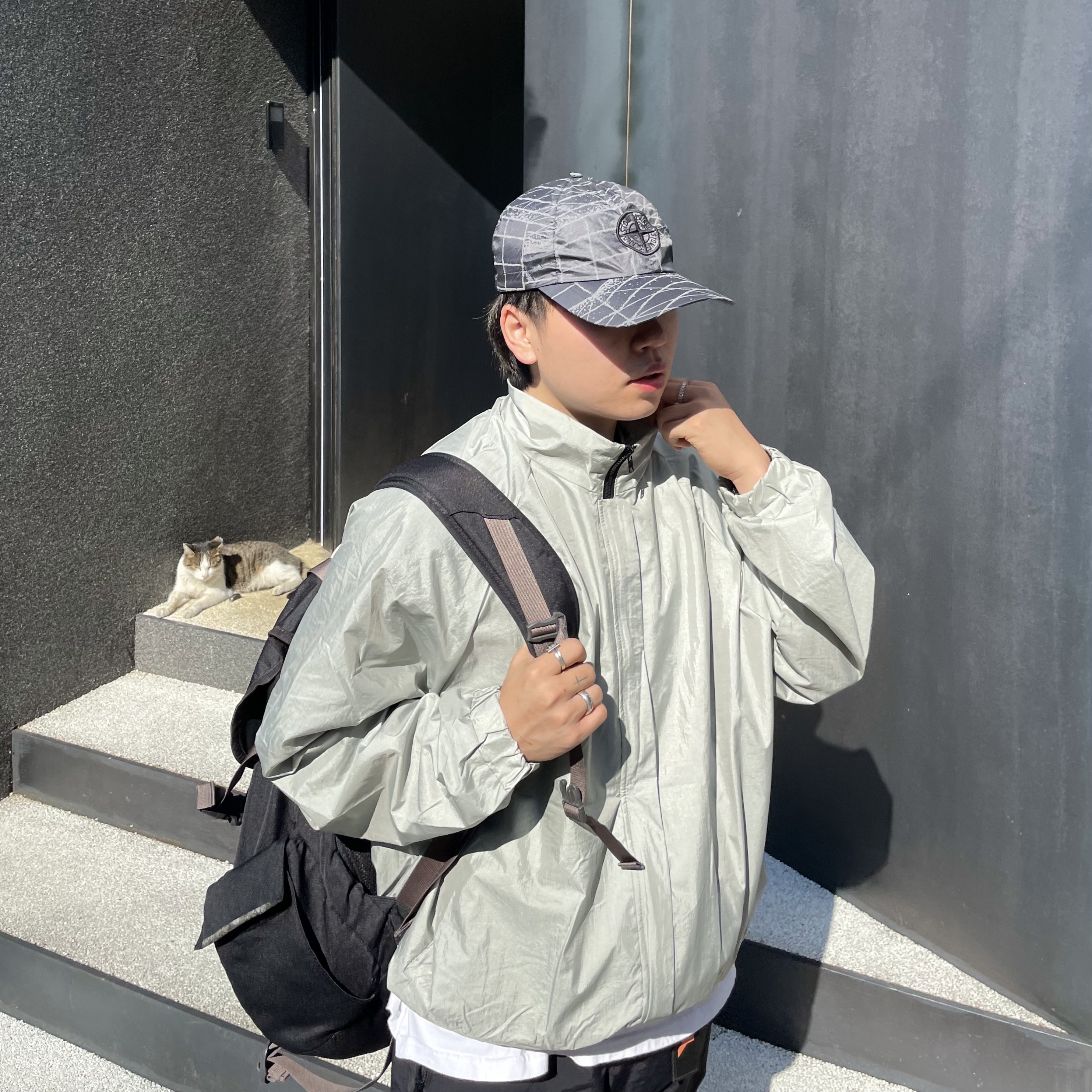 Stone Island 99598 Reflective Grid On Lamy Cap Pewter Grey - 21SS, Jordan 1 High Switch Light Smoke Grey 착용 스타일 - 3