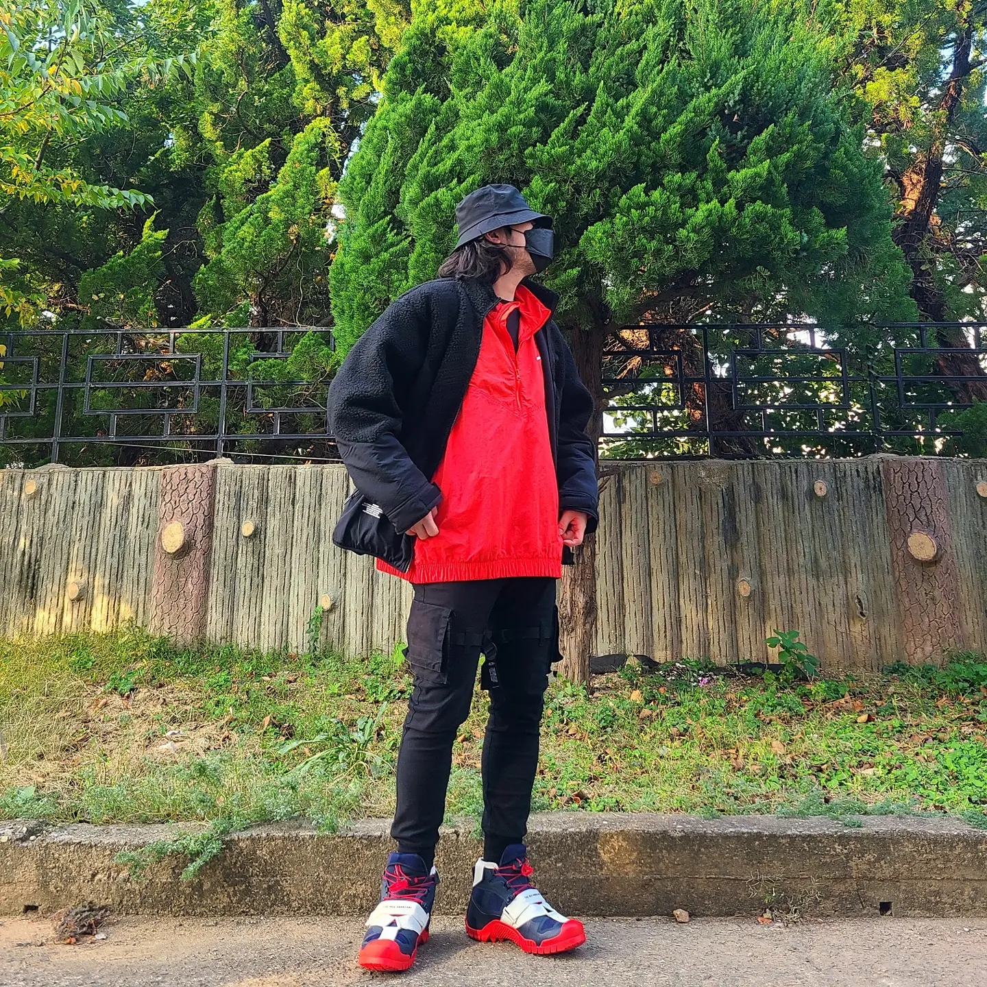 Nike x Undercover SFB Mountain Obsidian, Nike x Stussy Windrunner Jacket Habanero Red 착용 스타일 - 4