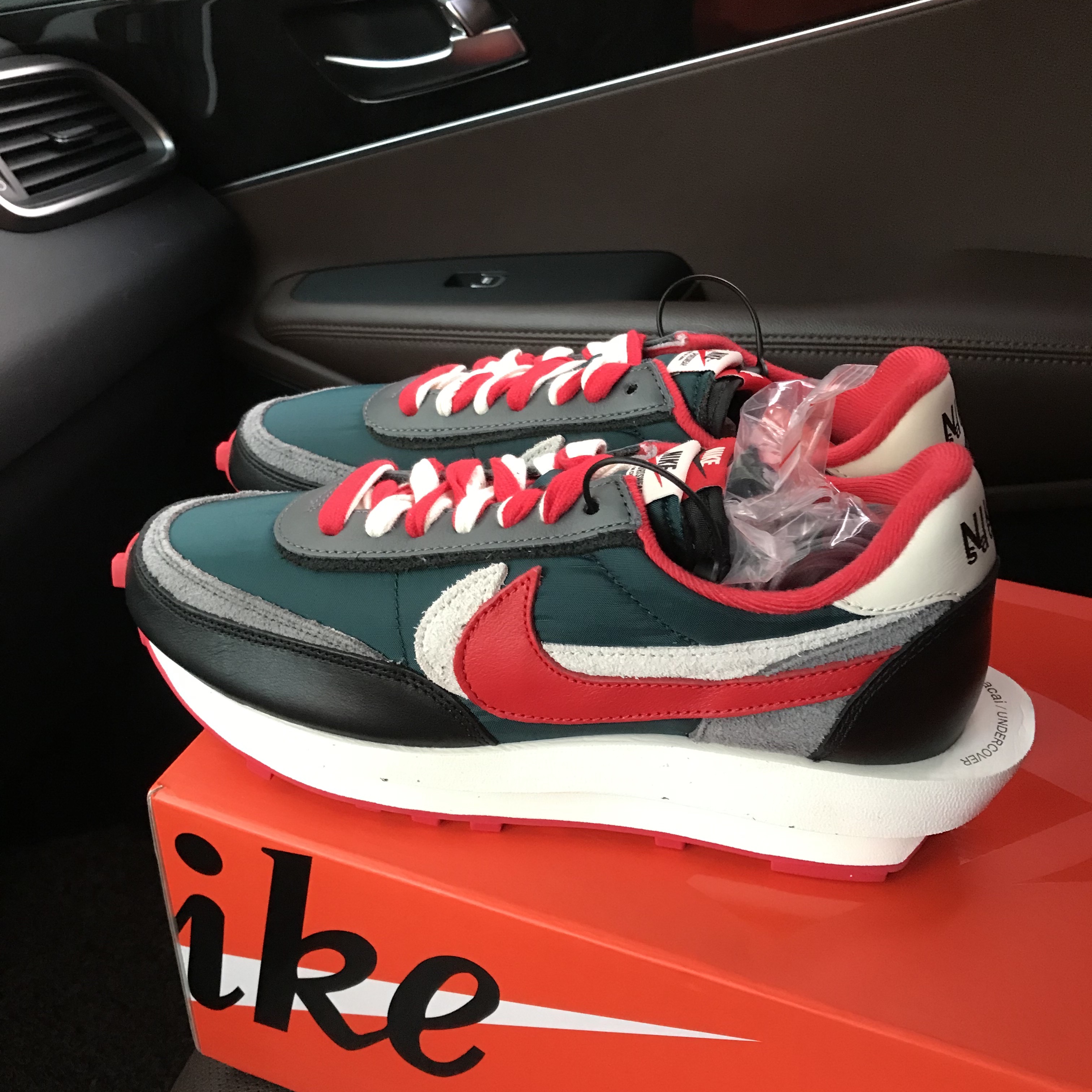 Nike x Sacai x Undercover LDWaffle Midnight Spruce University Red 착용 스타일 - 2