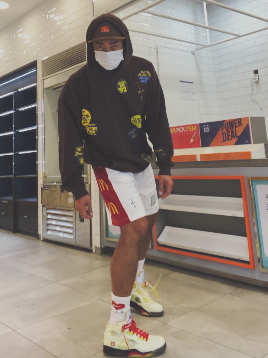 Jordan 5 x Off-White Retro SP Sail Fire Red 착용 스타일 - 3