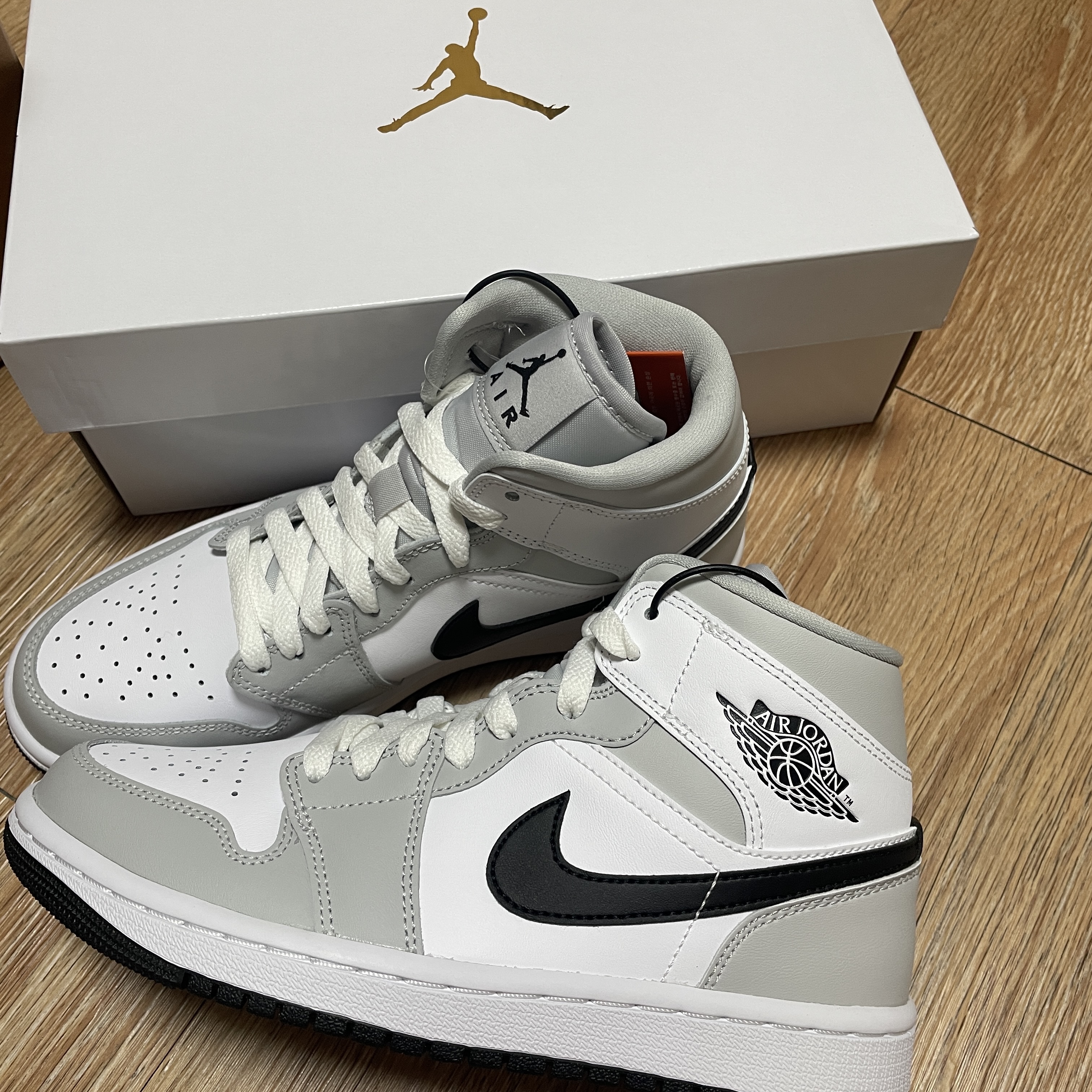 (W) Jordan 1 Mid Grey Fog 착용 스타일