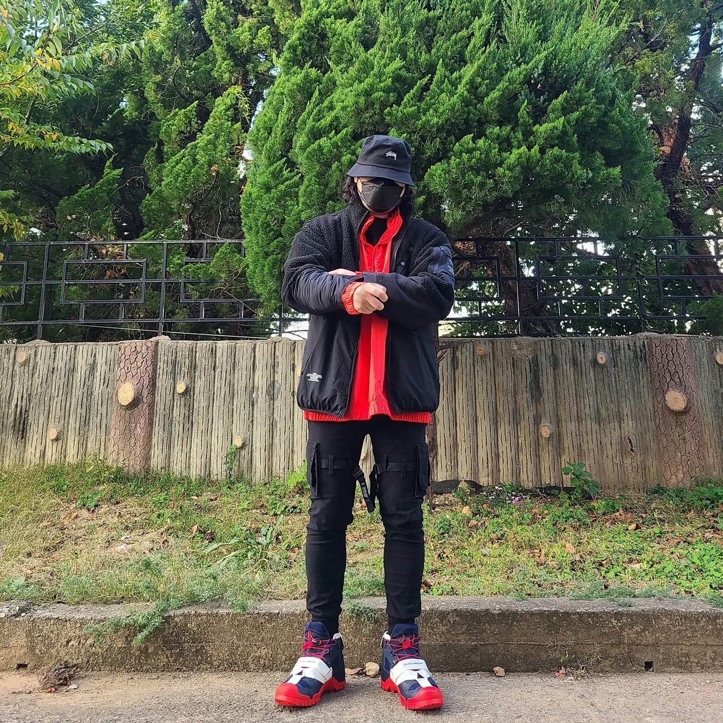 Nike x Undercover SFB Mountain Obsidian, Nike x Stussy Windrunner Jacket Habanero Red 착용 스타일 - 1