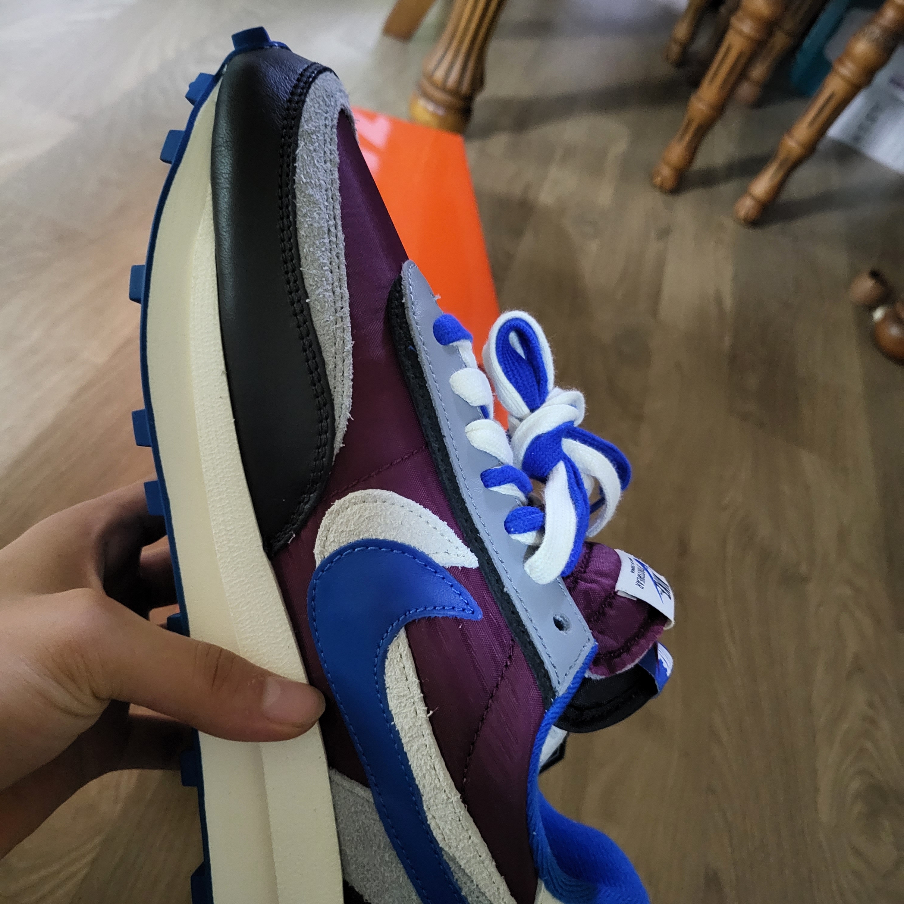Nike x Sacai x Undercover LDWaffle Night Maroon Team Royal, Nike x Sacai x Undercover LDWaffle Midnight Spruce University Red 착용 스타일 - 1