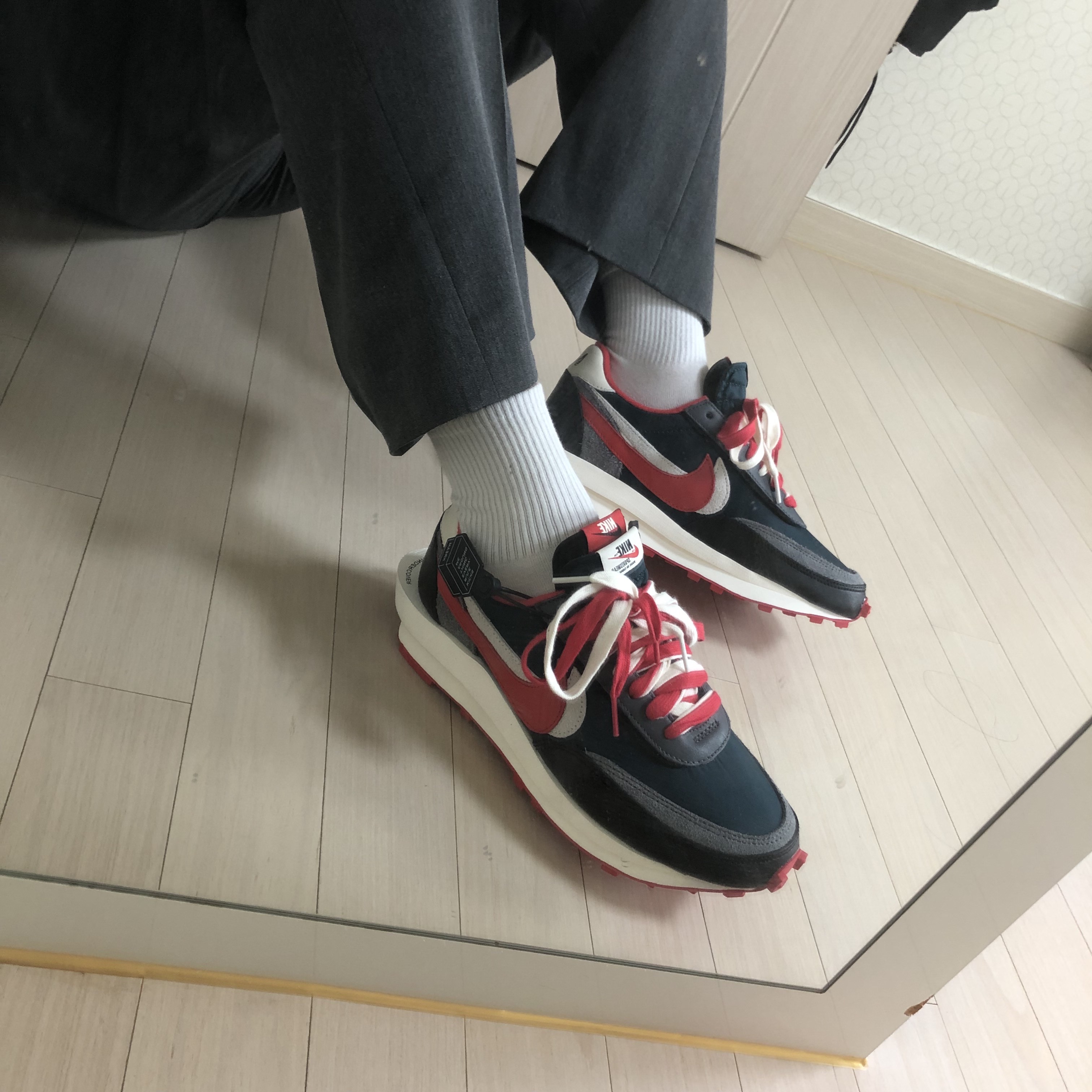 Nike x Sacai x Undercover LDWaffle Midnight Spruce University Red 착용 스타일 - 3