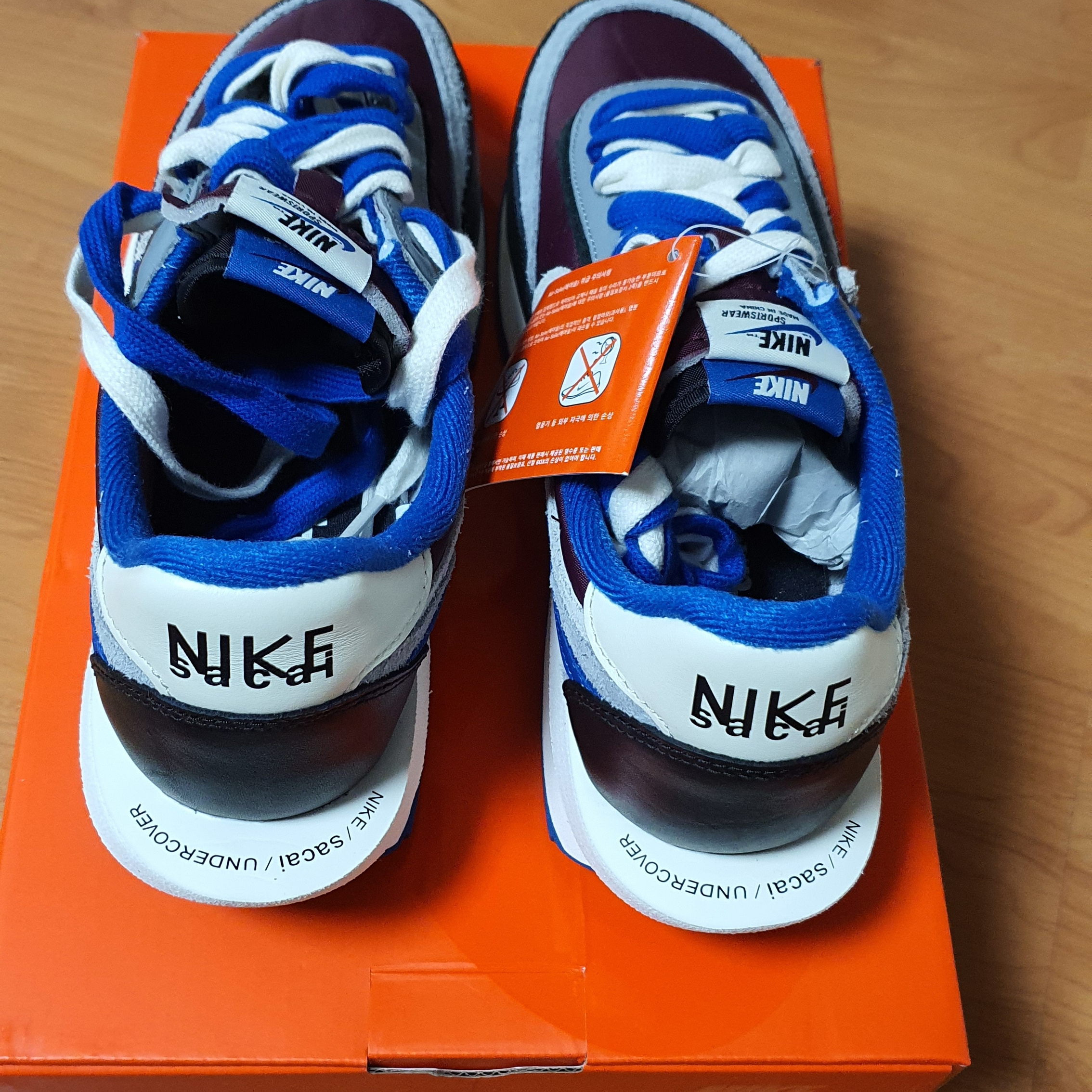Nike x Sacai x Undercover LDWaffle Night Maroon Team Royal 착용 스타일 - 5