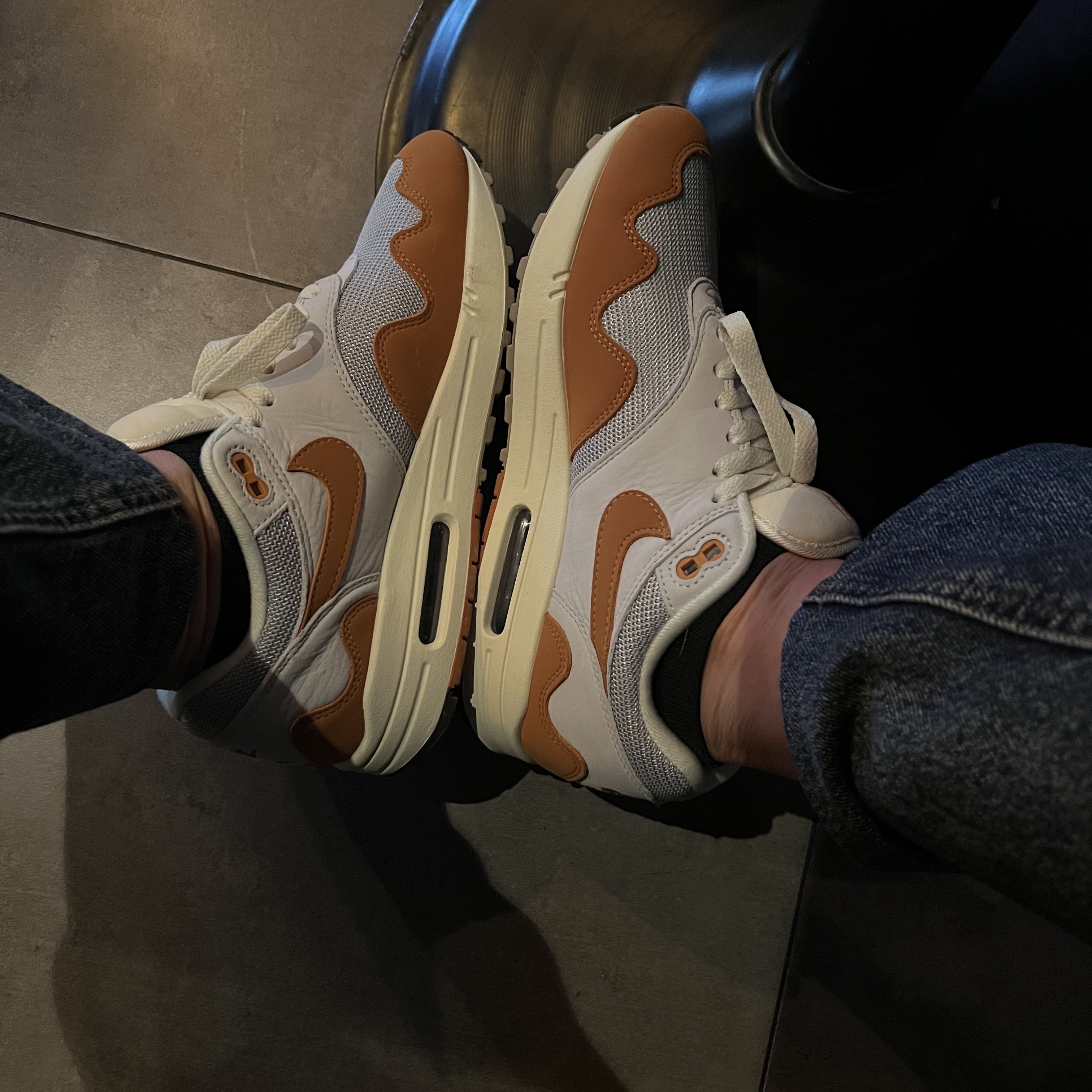 Nike x Patta Air Max 1 Monarch 착용 스타일