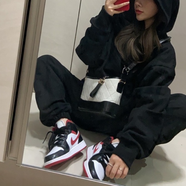 Jordan 1 Mid Gym Red Black White, (GS) Jordan 1 Mid Gym Red Black White 착용 스타일 - 1