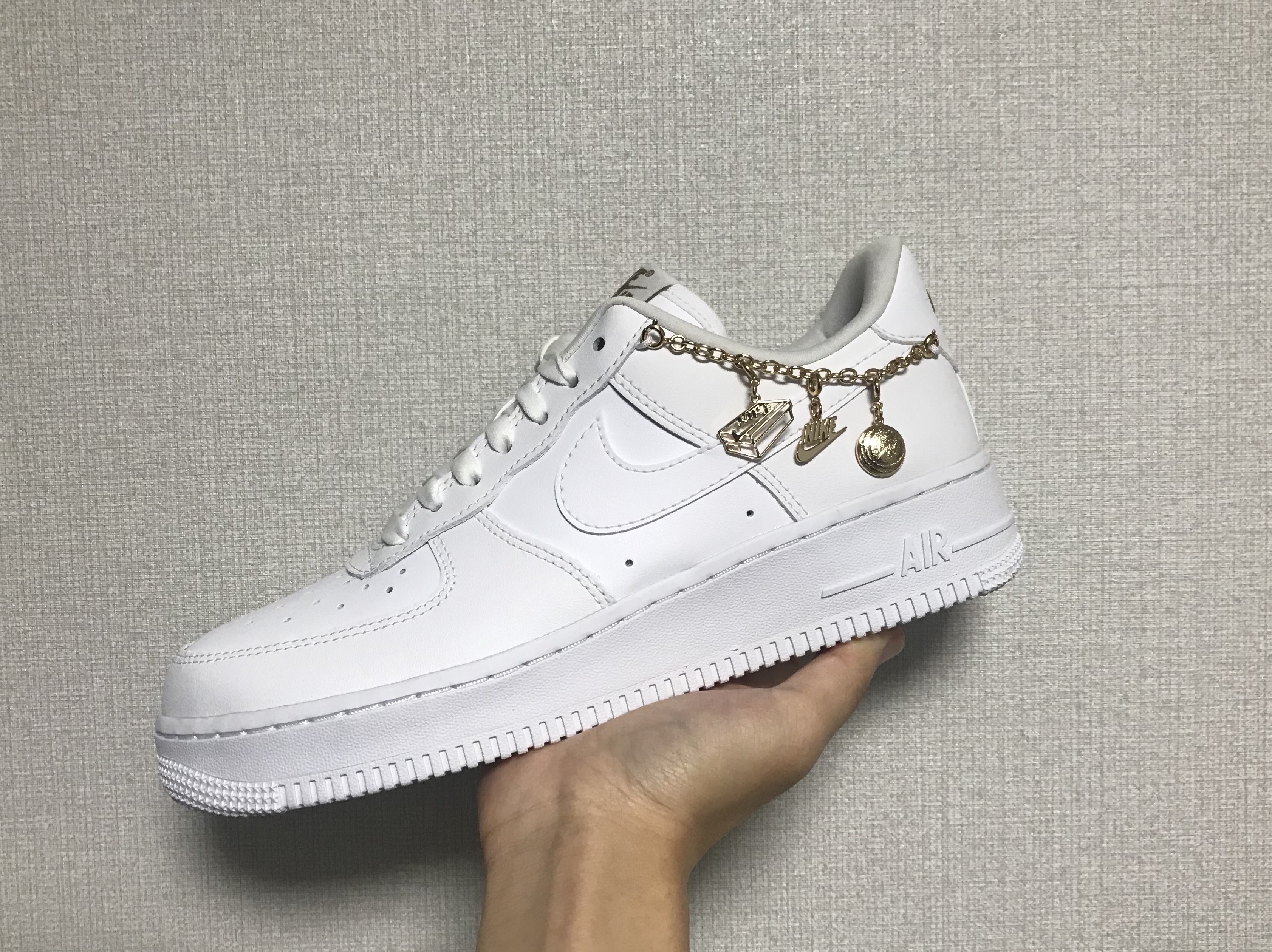 (W) Nike Air Force 1 '07 LX White Pendant 착용 스타일