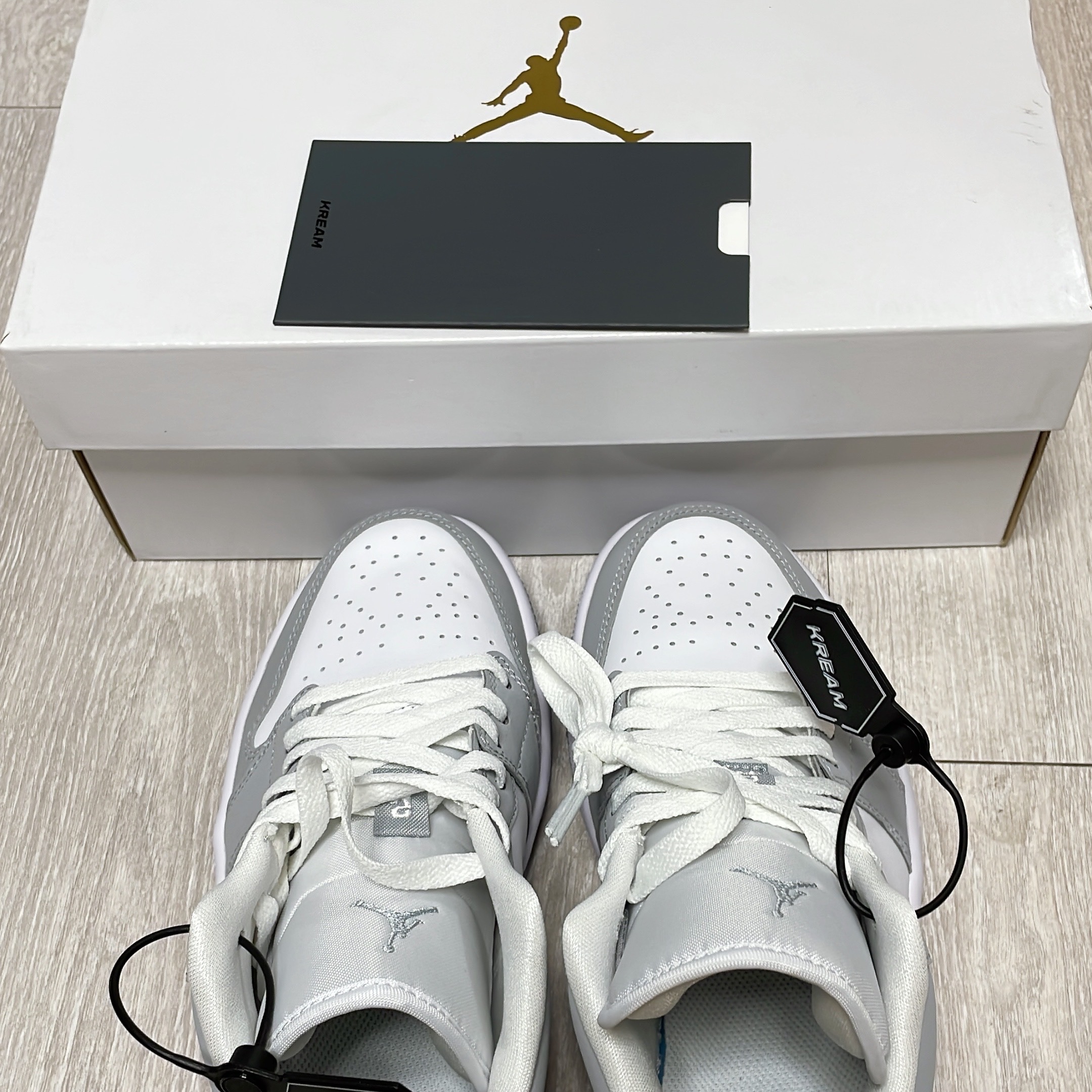(W) Jordan 1 Low White Wolf Grey 착용 스타일 - 2