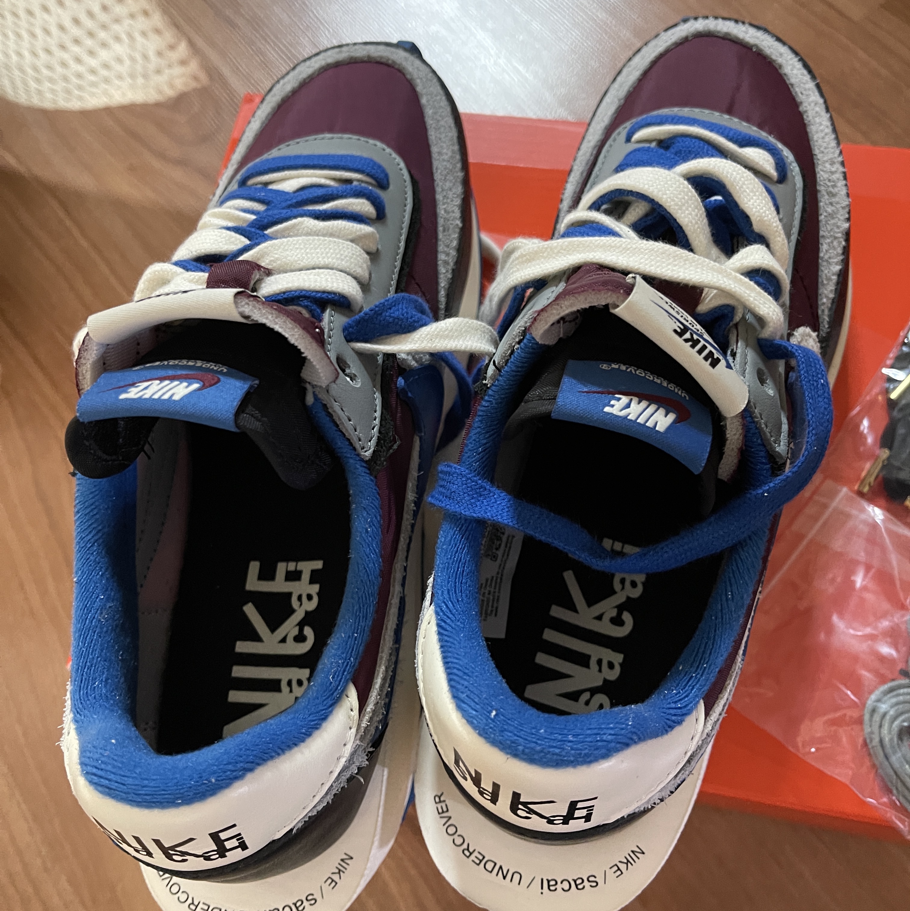 Nike x Sacai x Undercover LDWaffle Night Maroon Team Royal 착용 스타일 - 3