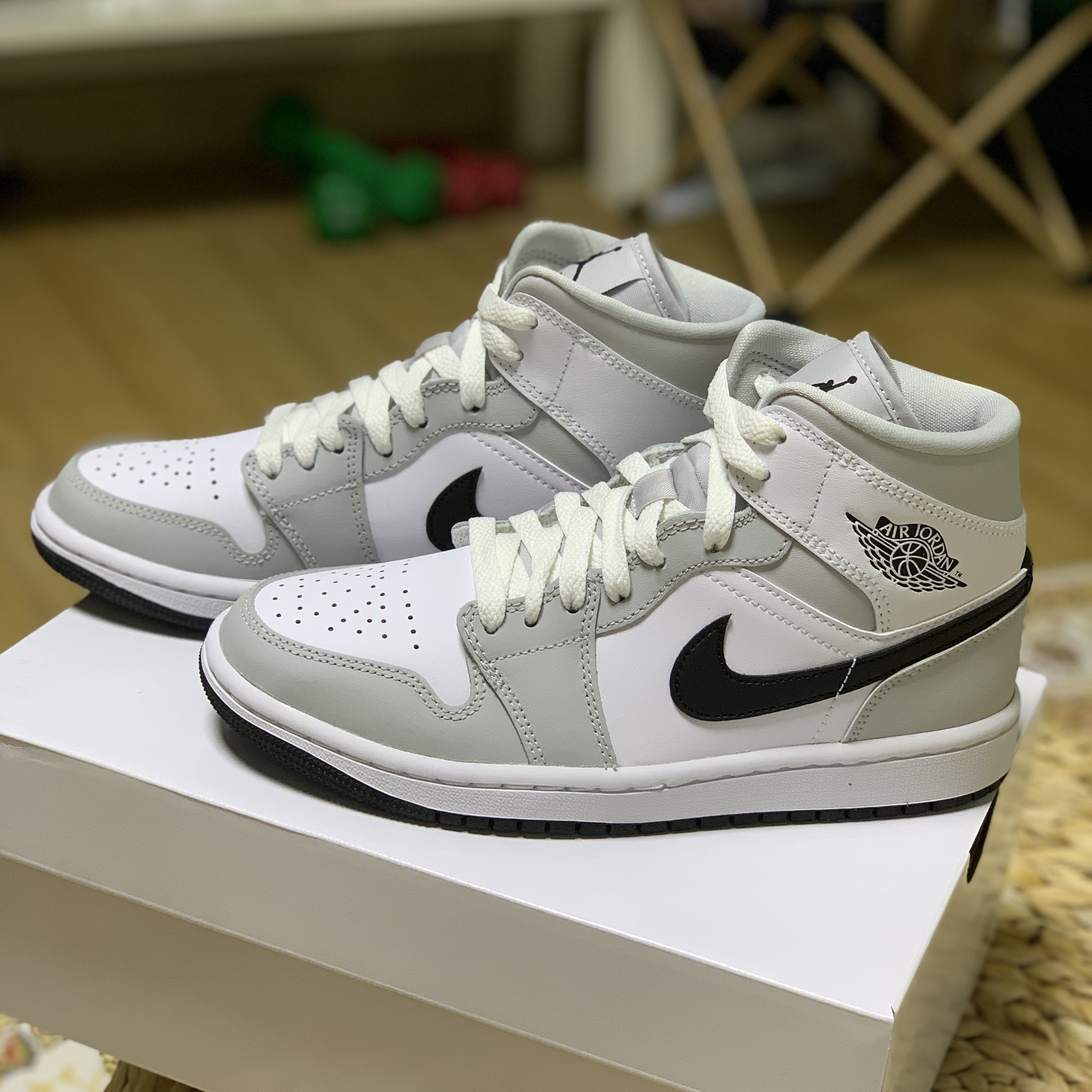 (W) Jordan 1 Mid Grey Fog 착용 스타일 - 2
