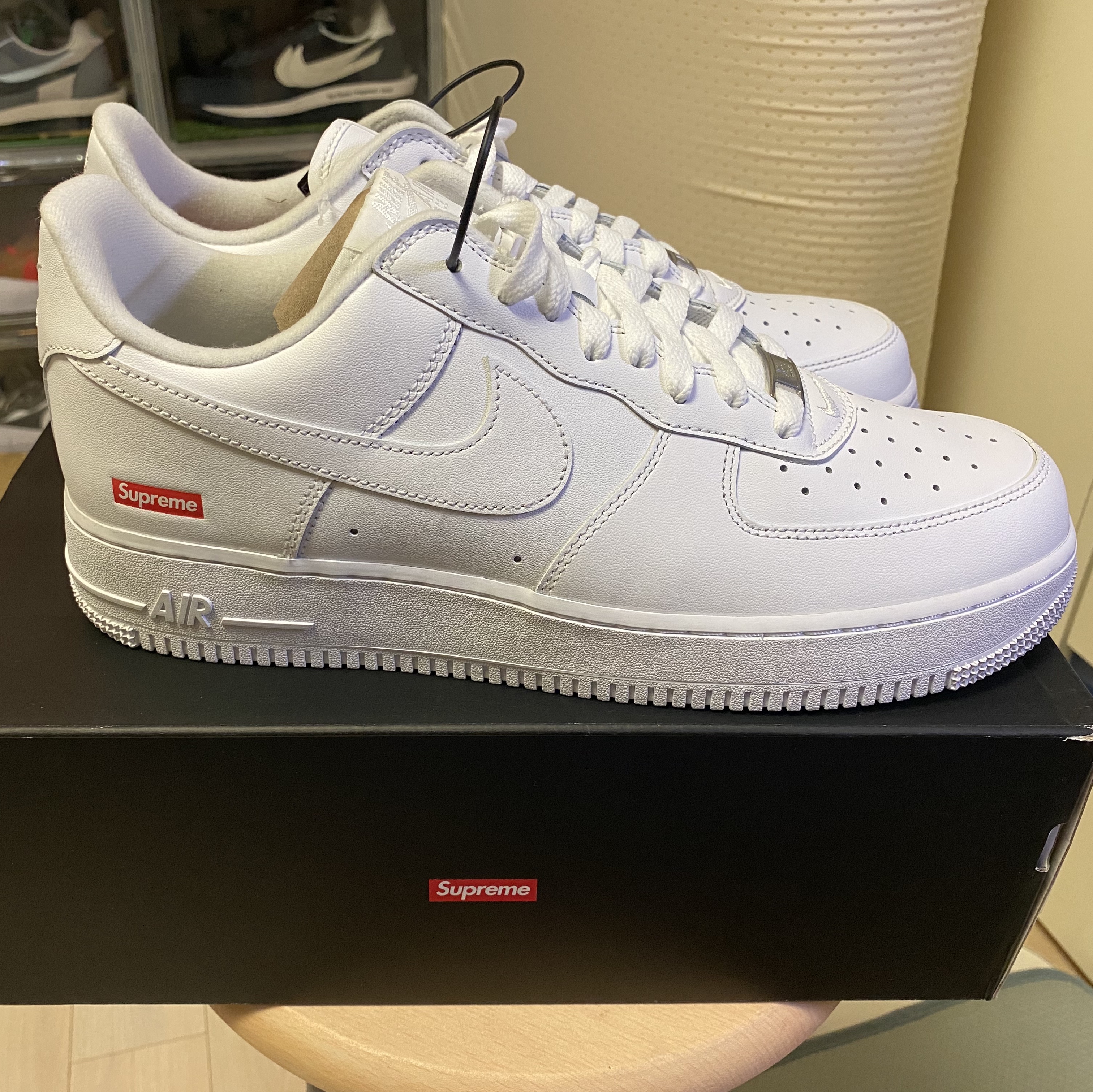 Nike x Supreme Air Force 1 Low White 착용 스타일 - 2