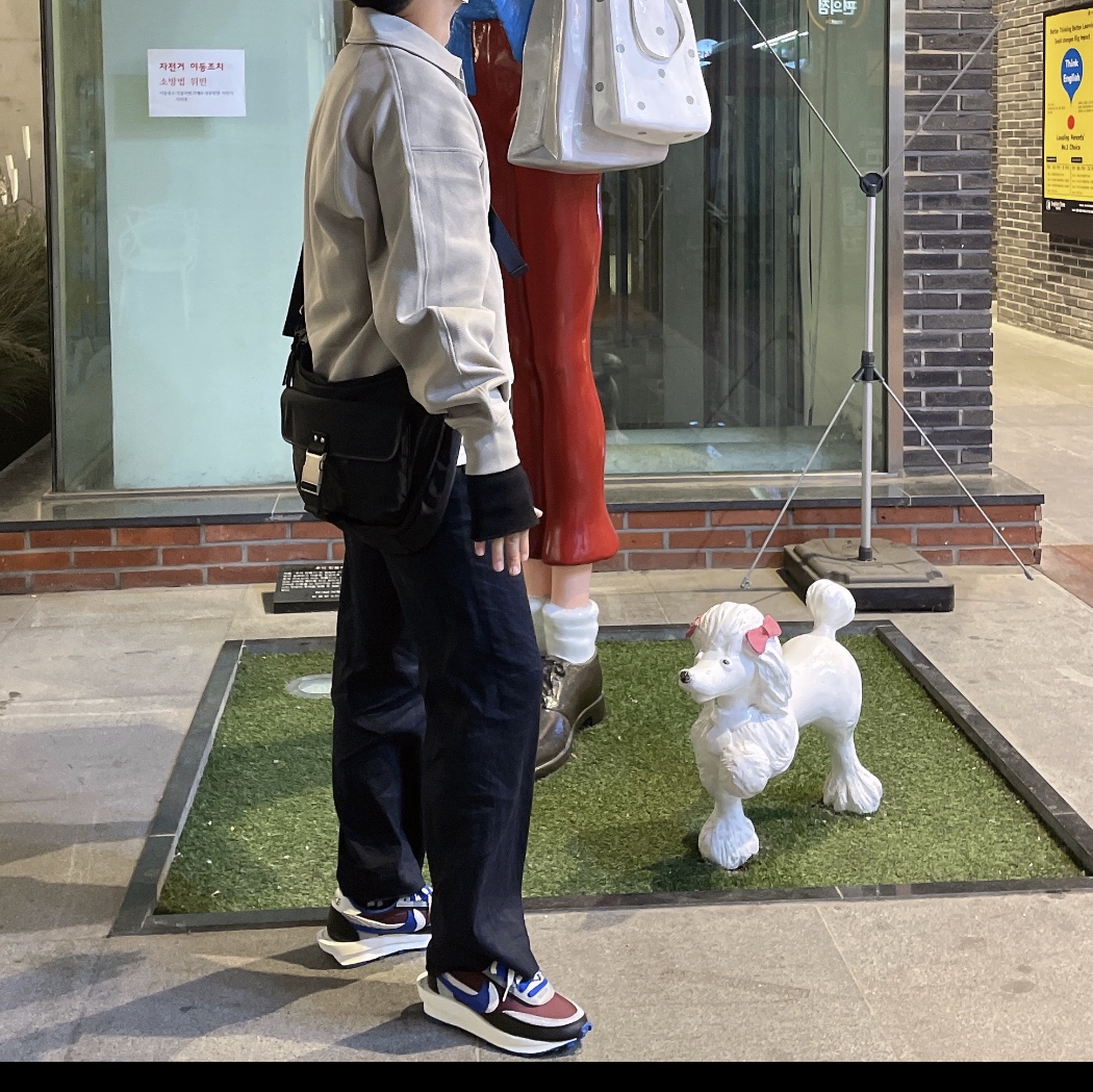 Nike x Sacai x Undercover LDWaffle Night Maroon Team Royal 착용 스타일 - 2