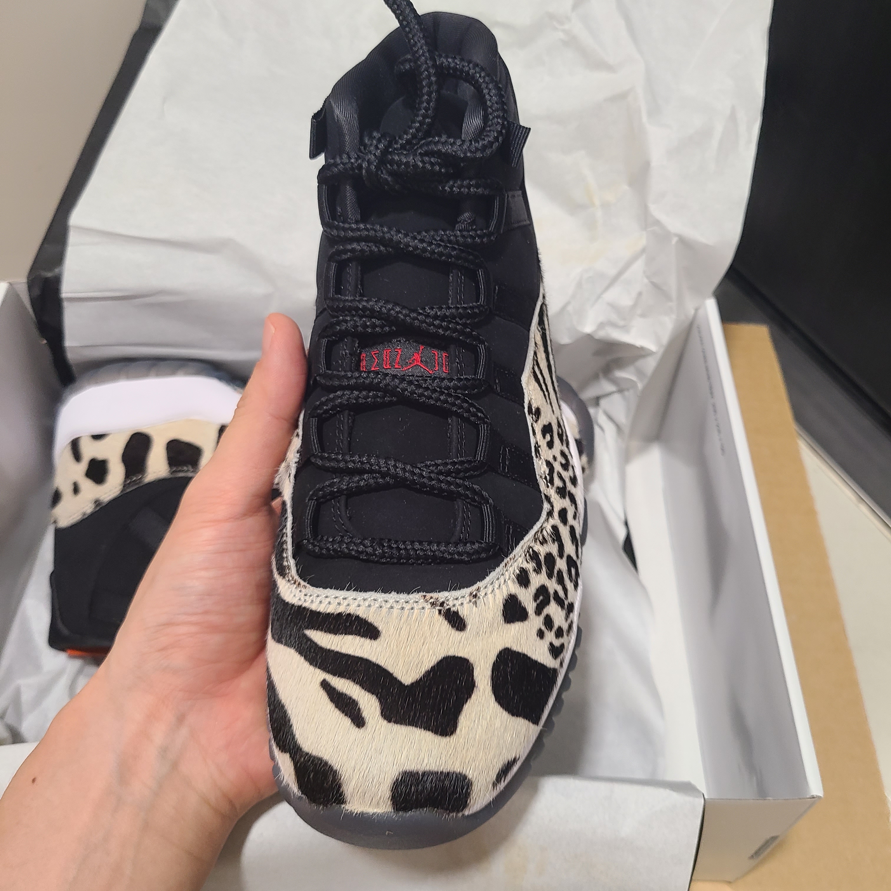 (W) Jordan 11 Retro Animal Instinct Black White 착용 스타일 - 2