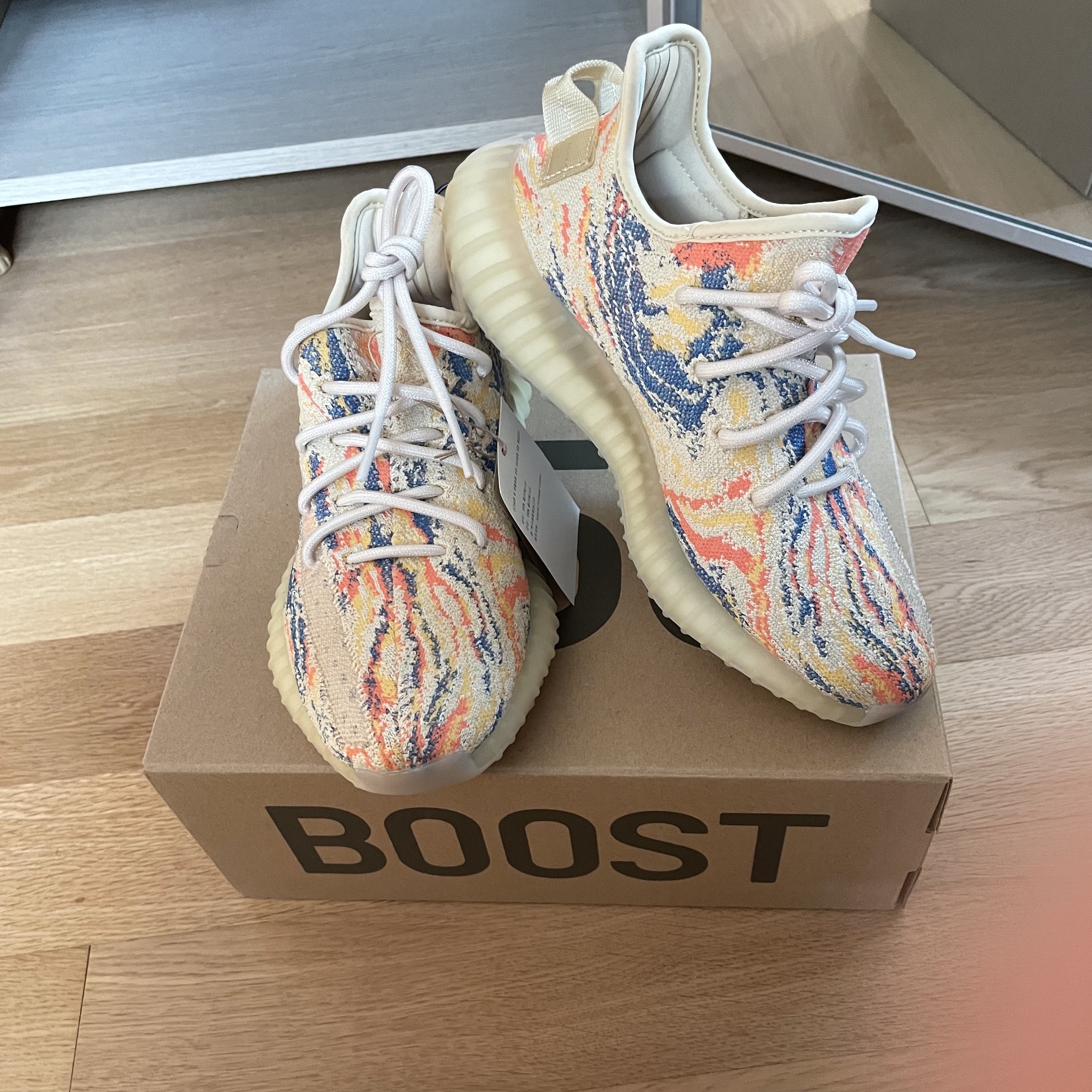 Adidas Yeezy Boost 350 V2 MX Oat 착용 스타일 - 2