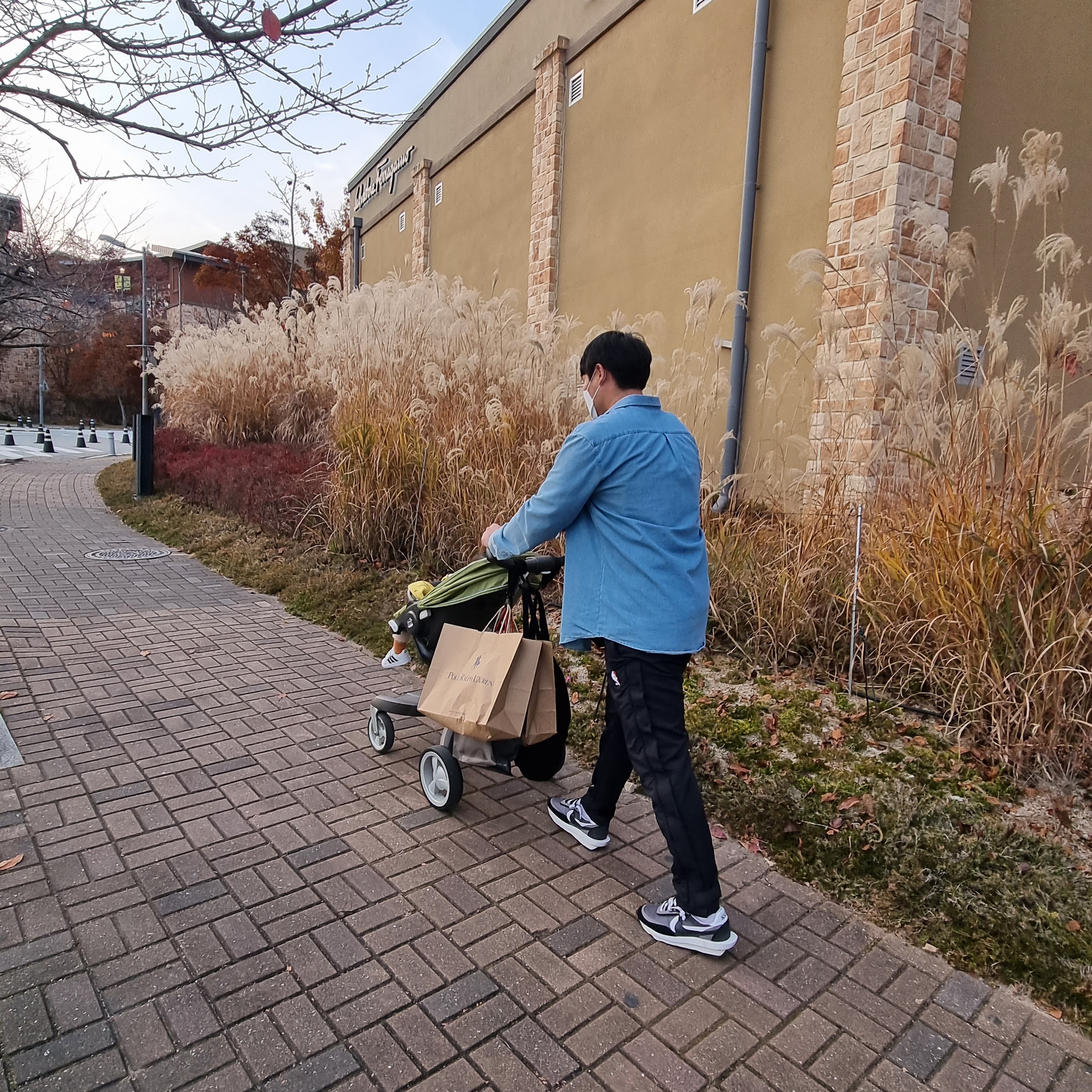 Nike x Fear of God Warm Up Pants Off Noir, Nike x Sacai LDWaffle Black 착용 스타일 - 1