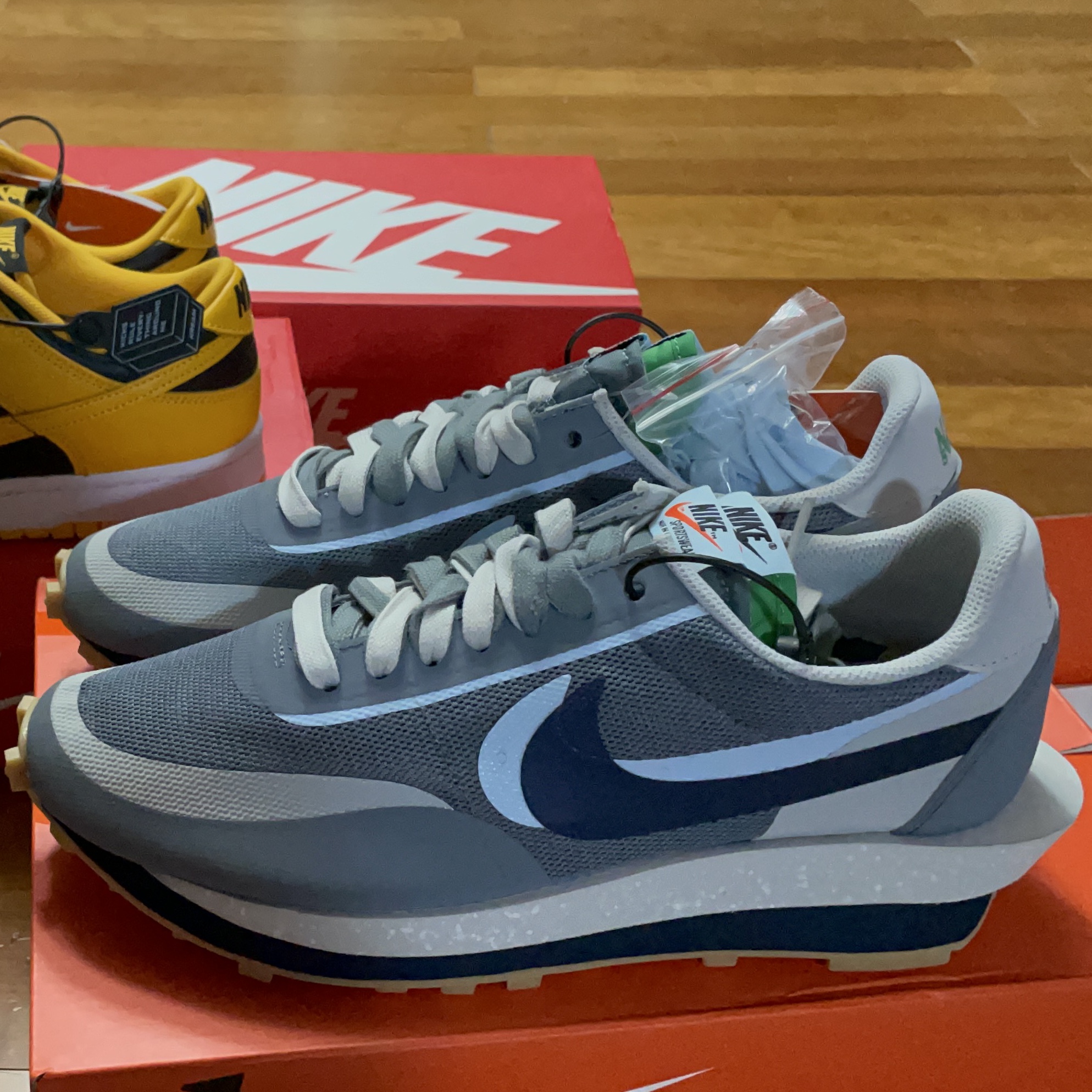 Nike Dunk Low Retro Championship Goldenrod 착용 스타일 - 2