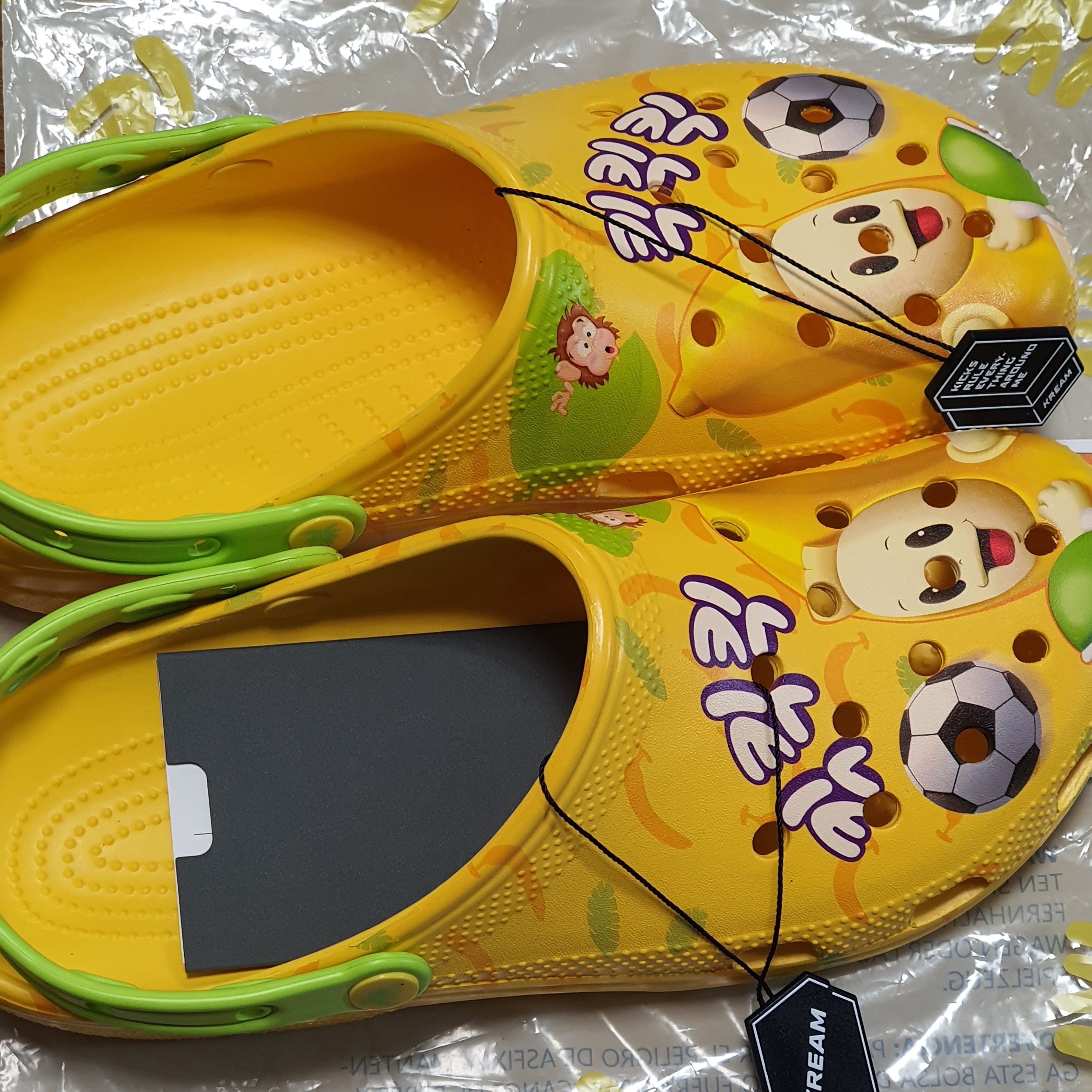 Crocs x Nongshim Classic Clog Banana Kick 착용 스타일