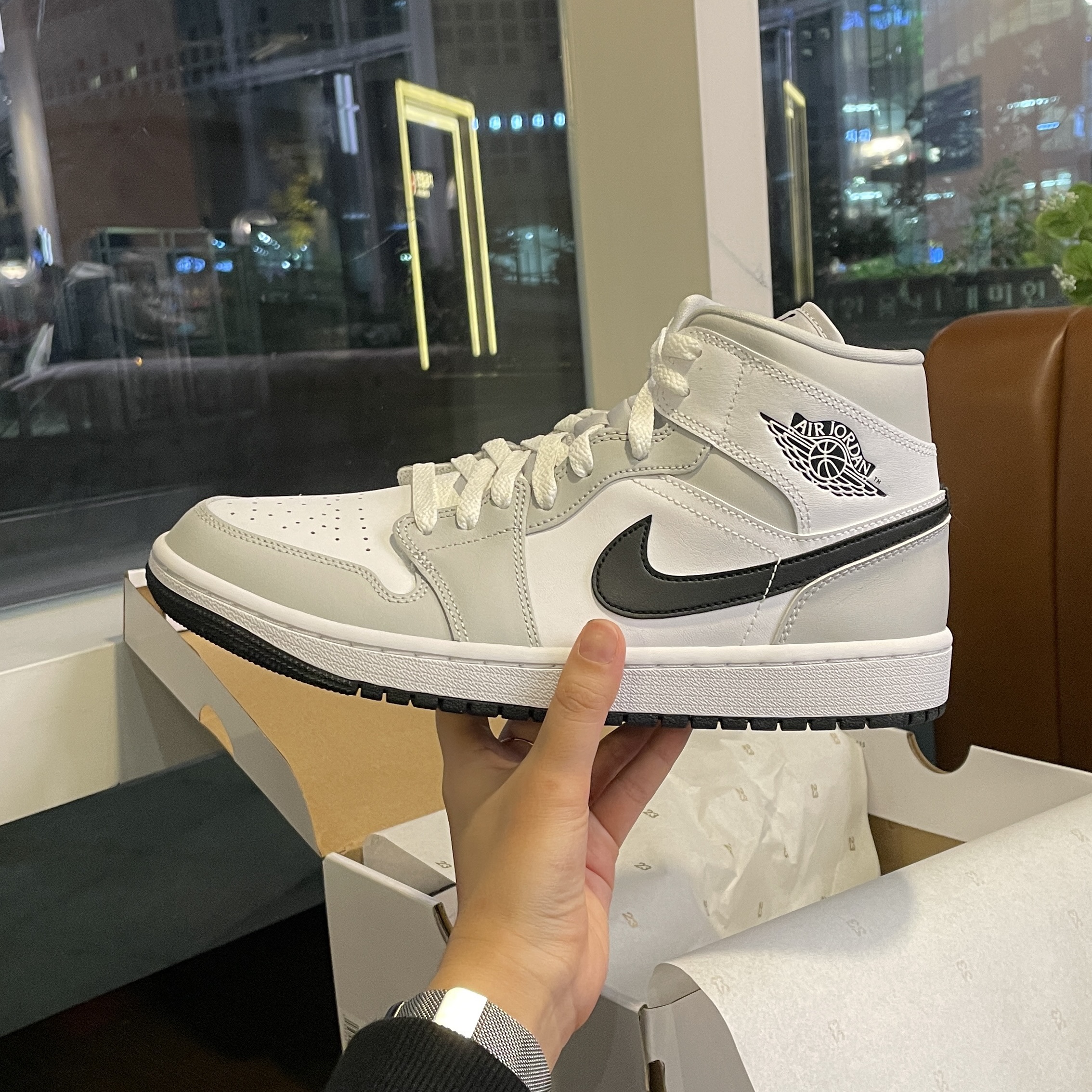 (W) Jordan 1 Mid Grey Fog 착용 스타일