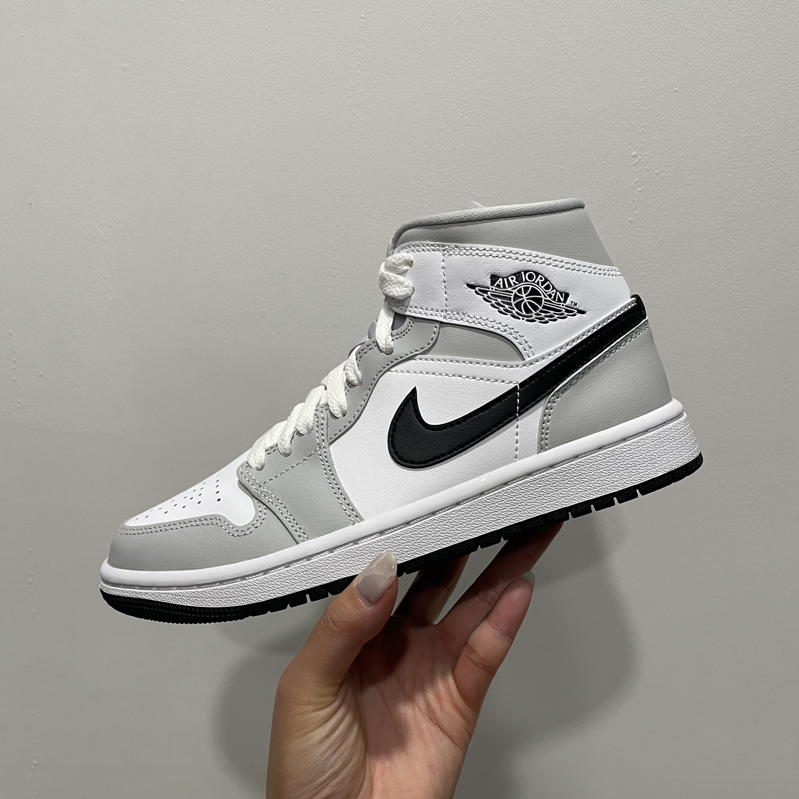 (W) Jordan 1 Mid Grey Fog 착용 스타일