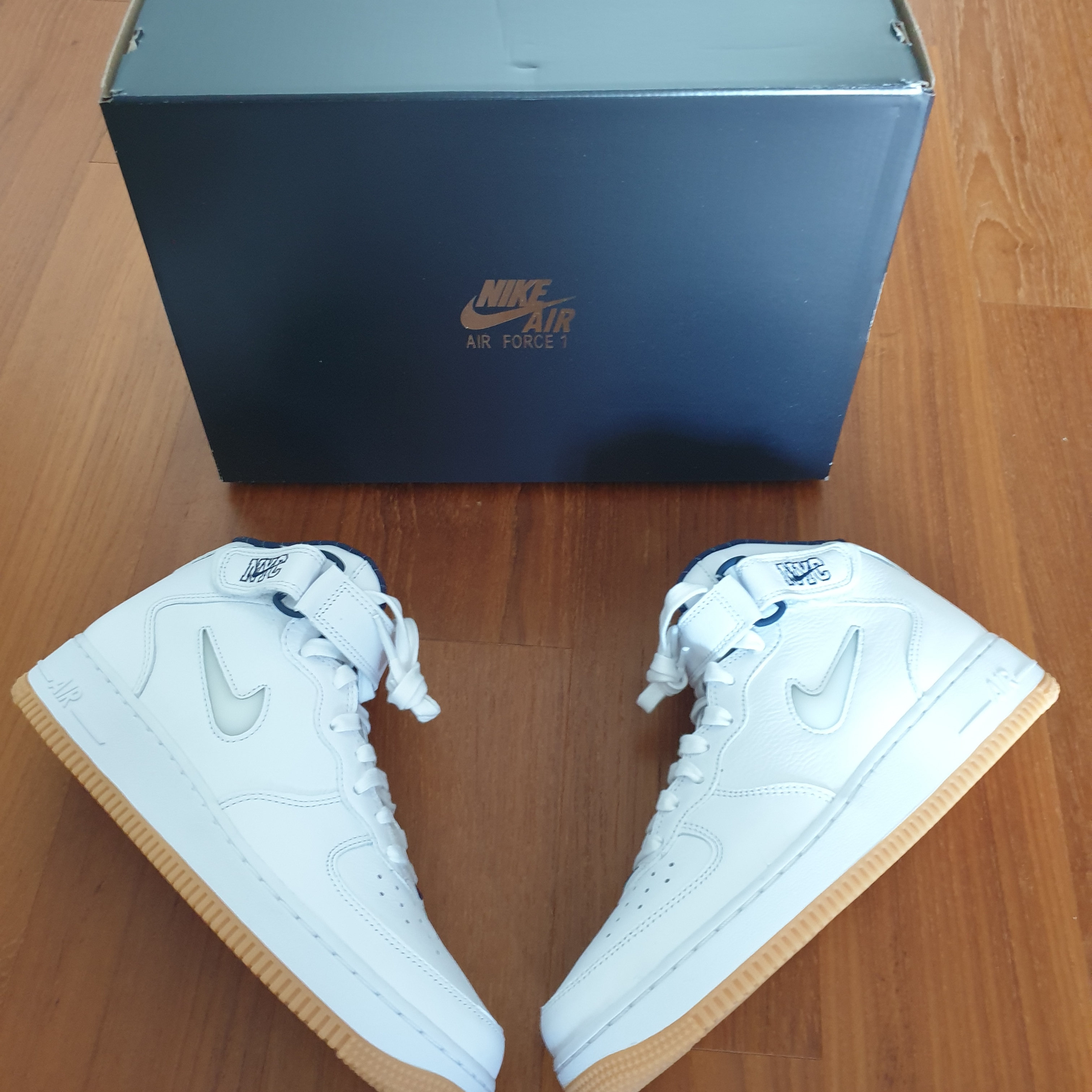 Nike Air Force 1 Mid QS NYC White Midnight Navy 착용 스타일 - 2