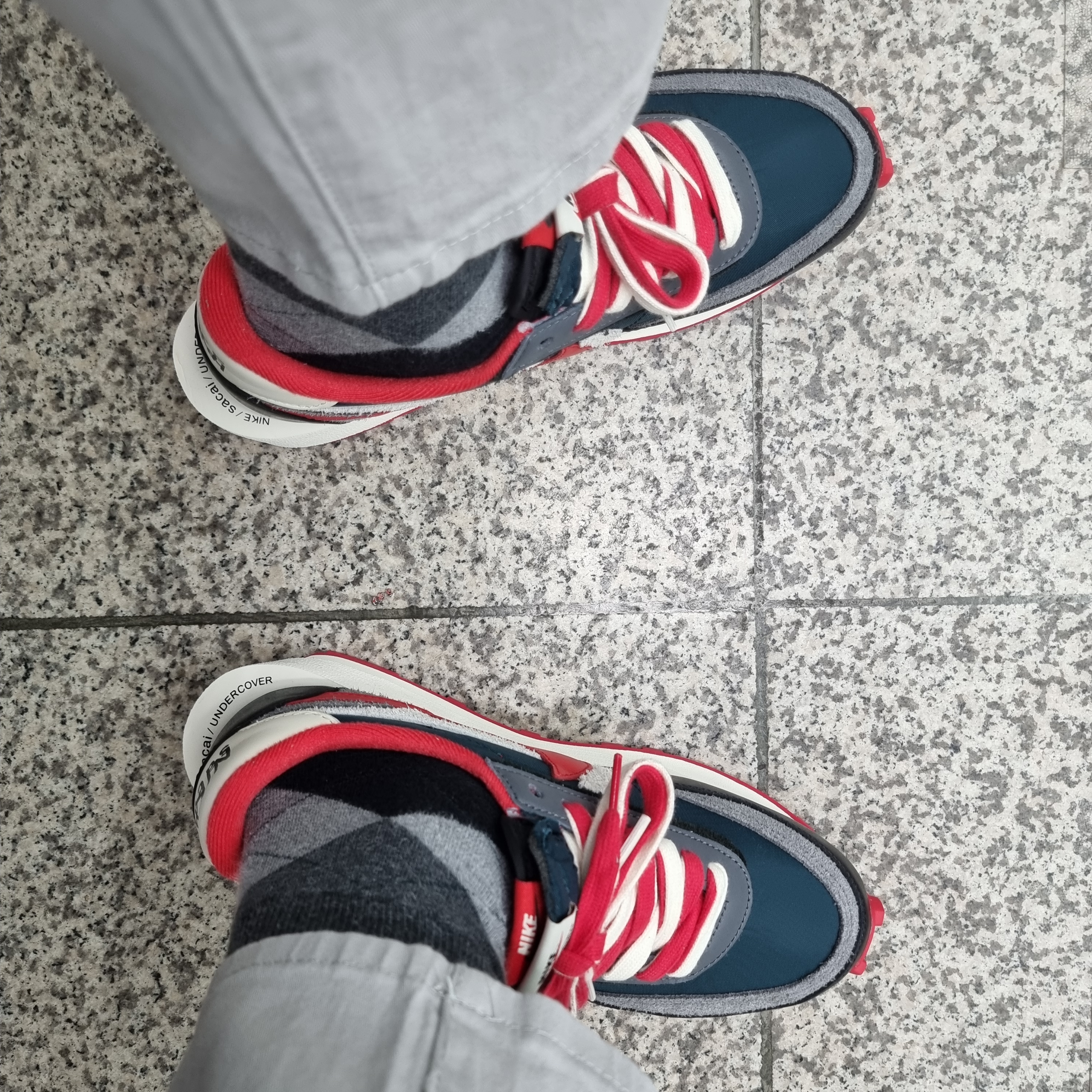 Nike x Sacai x Undercover LDWaffle Midnight Spruce University Red 착용 스타일