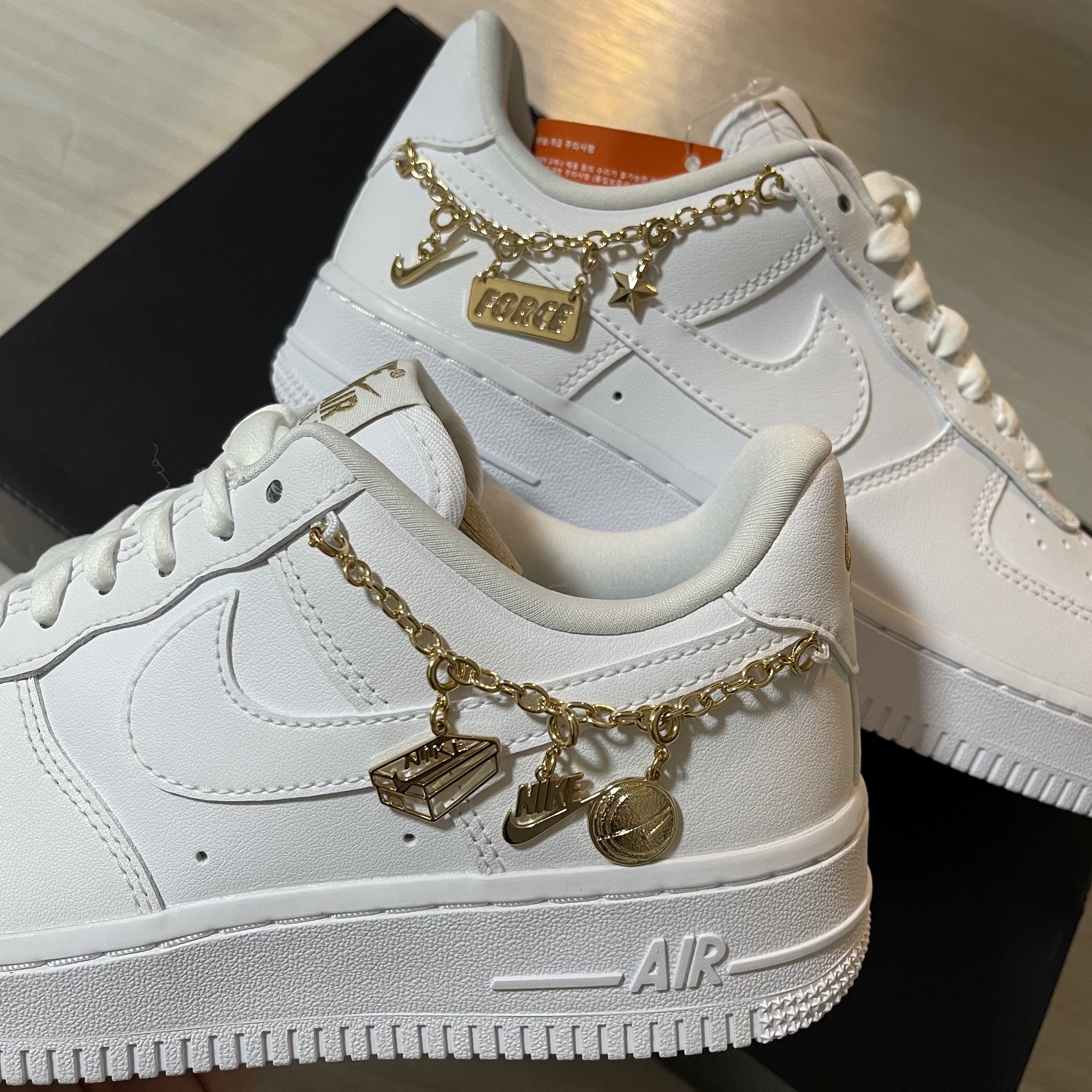 (W) Nike Air Force 1 '07 LX White Pendant 착용 스타일 - 1