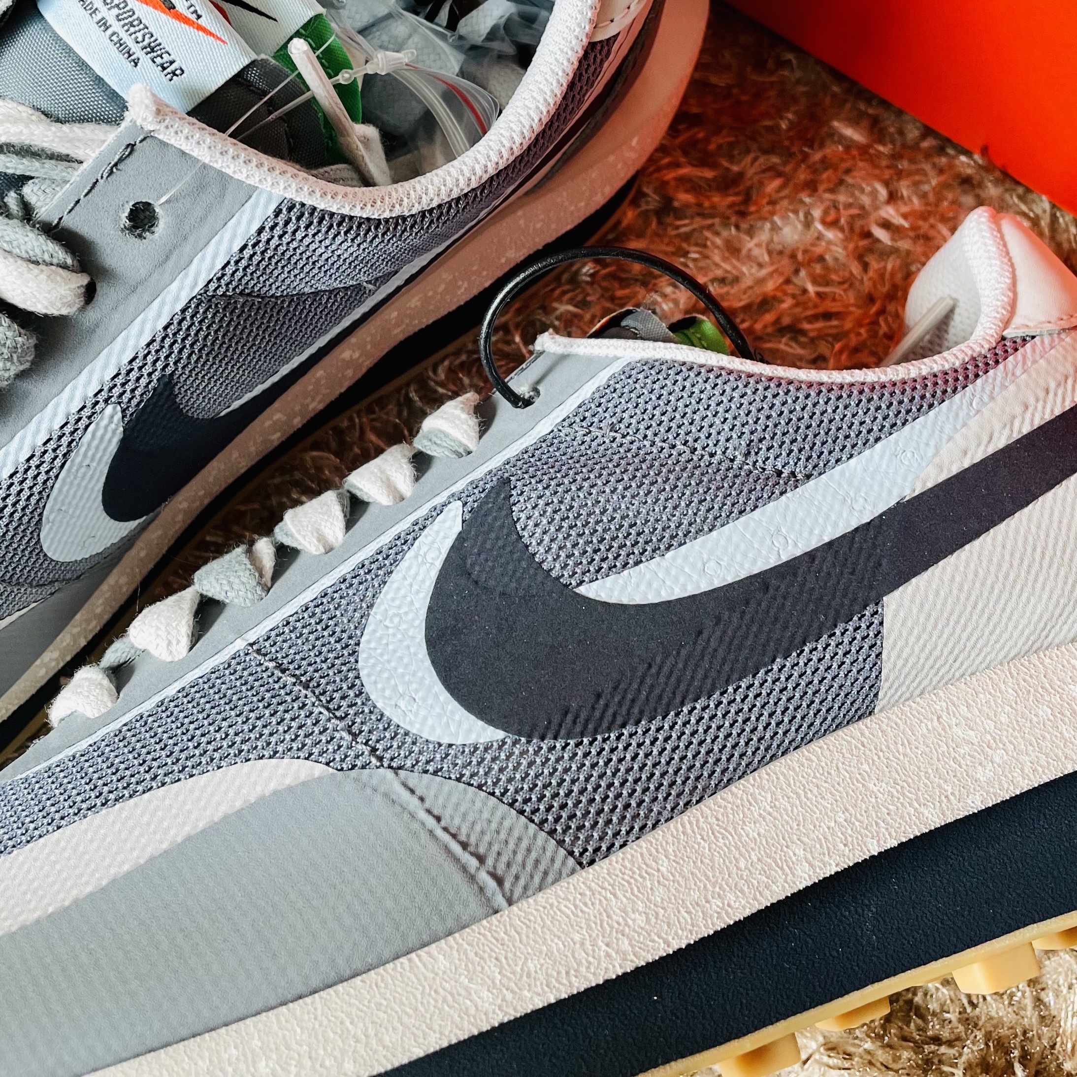 Nike x Sacai x Clot LDWaffle Cool Grey 착용 스타일 - 2