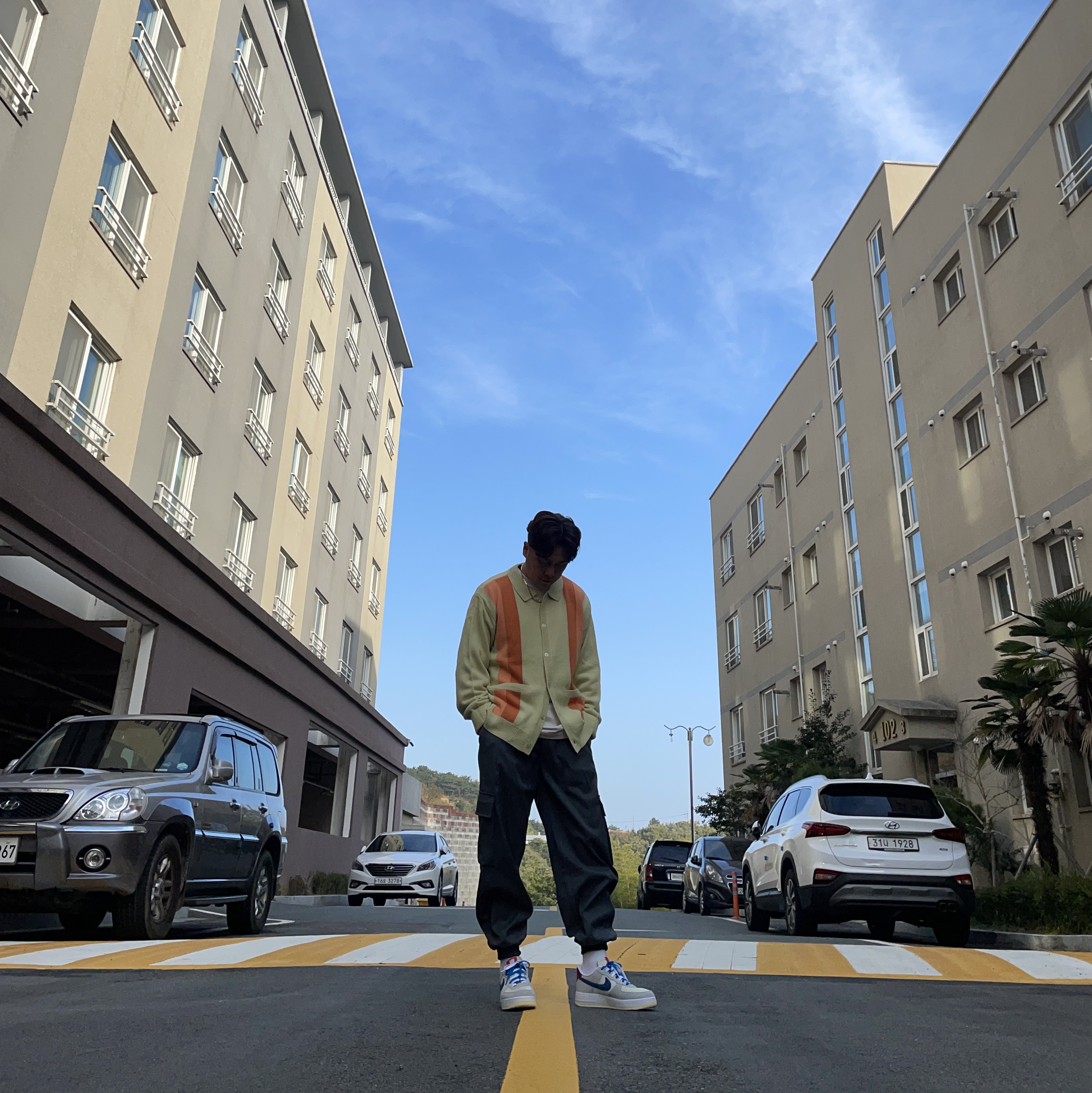 IAB Studio x Obey Archer Cardigan Yellow 착용 스타일 - 4