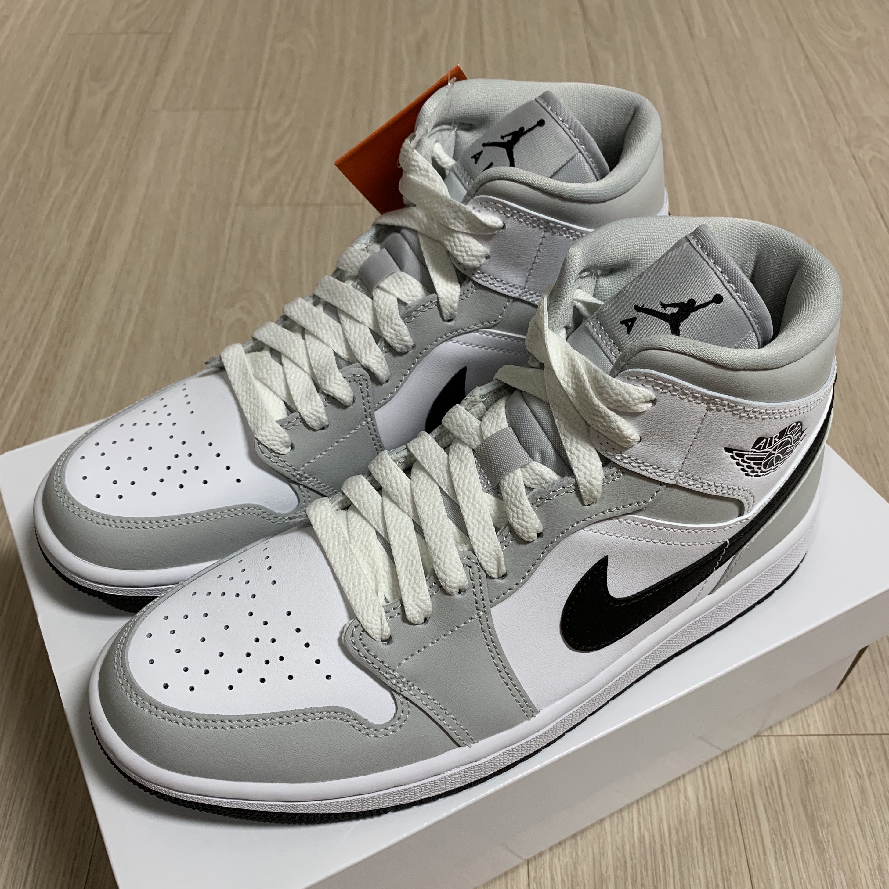 (W) Jordan 1 Mid Grey Fog 착용 스타일 - 1