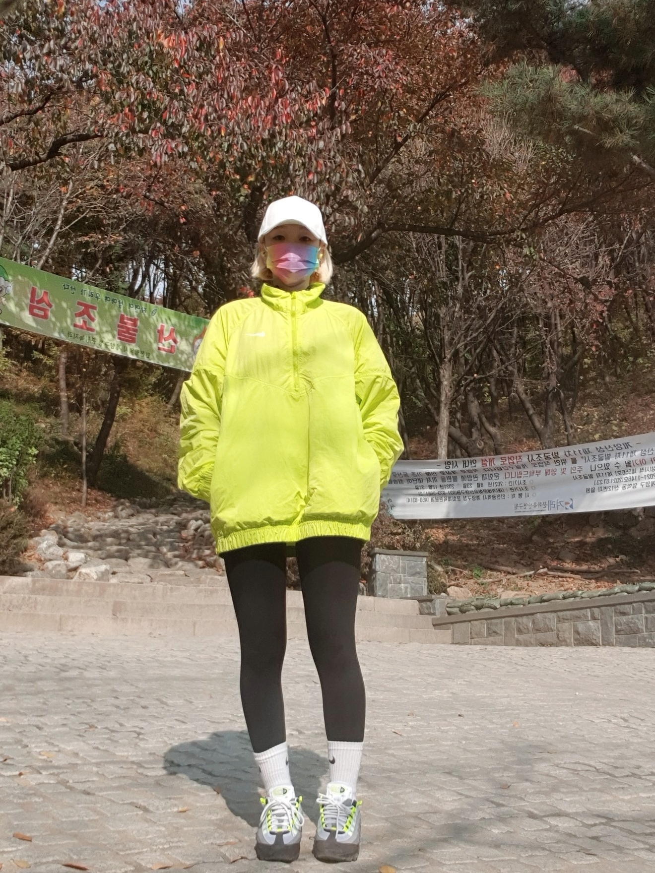 Nike x Stussy Windrunner Jacket Bright Cactus, (GS) Nike Air Max 95 OG Neon Yellow 2020 착용 스타일 - 1
