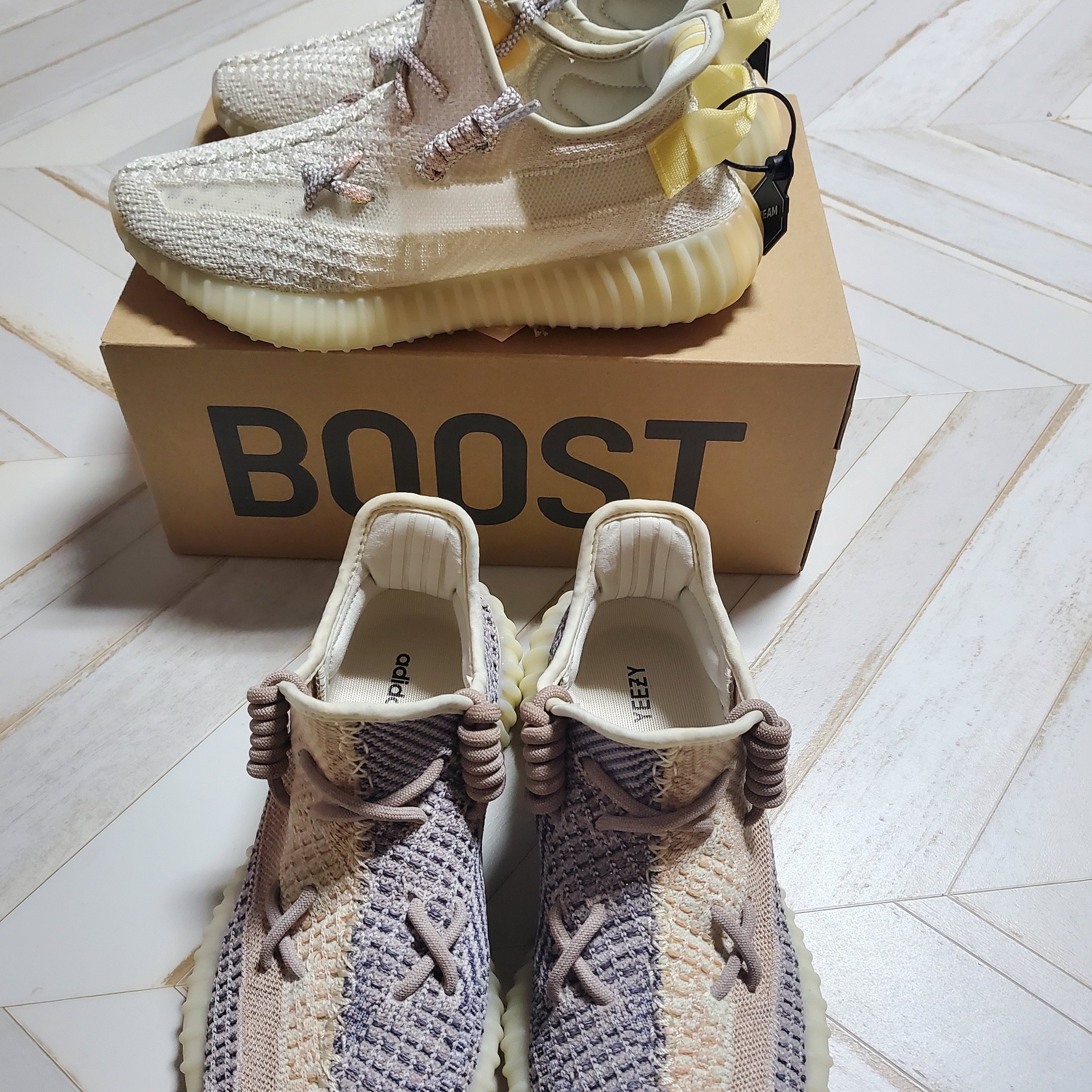 Adidas Yeezy Boost 350 V2 Light, Adidas Yeezy Boost 350 V2 Ash Pearl 착용 스타일 - 5