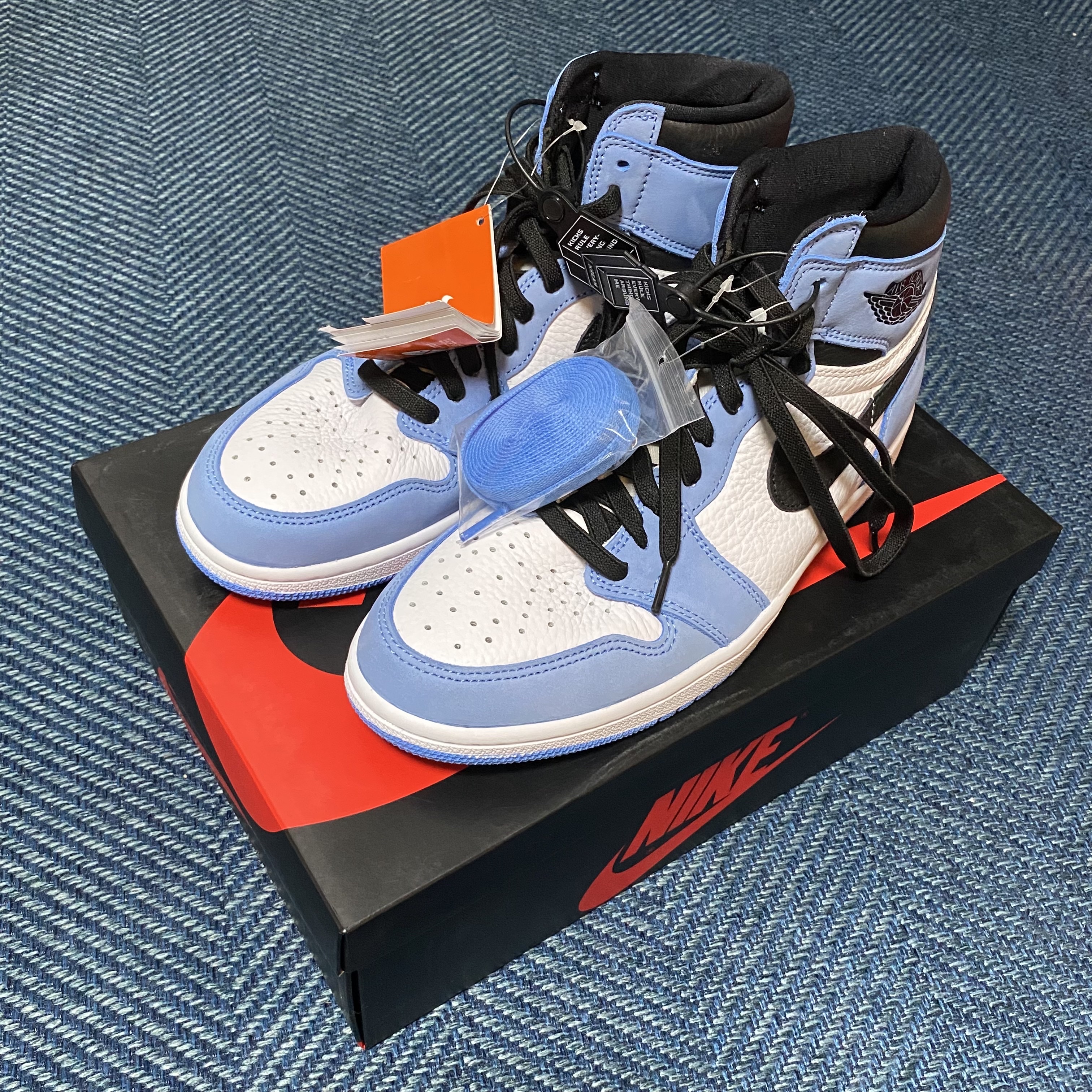 Jordan 1 Retro High OG University Blue 착용 스타일