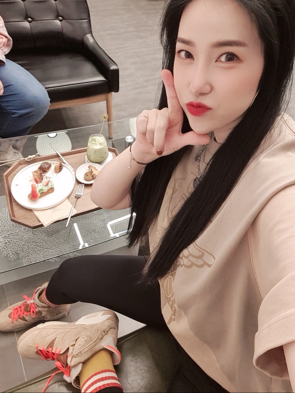 Jordan 6 x Travis Scott Retro SP British Khaki, Jordan x Travis Scott S/S Top - Asia 착용 스타일 - 2