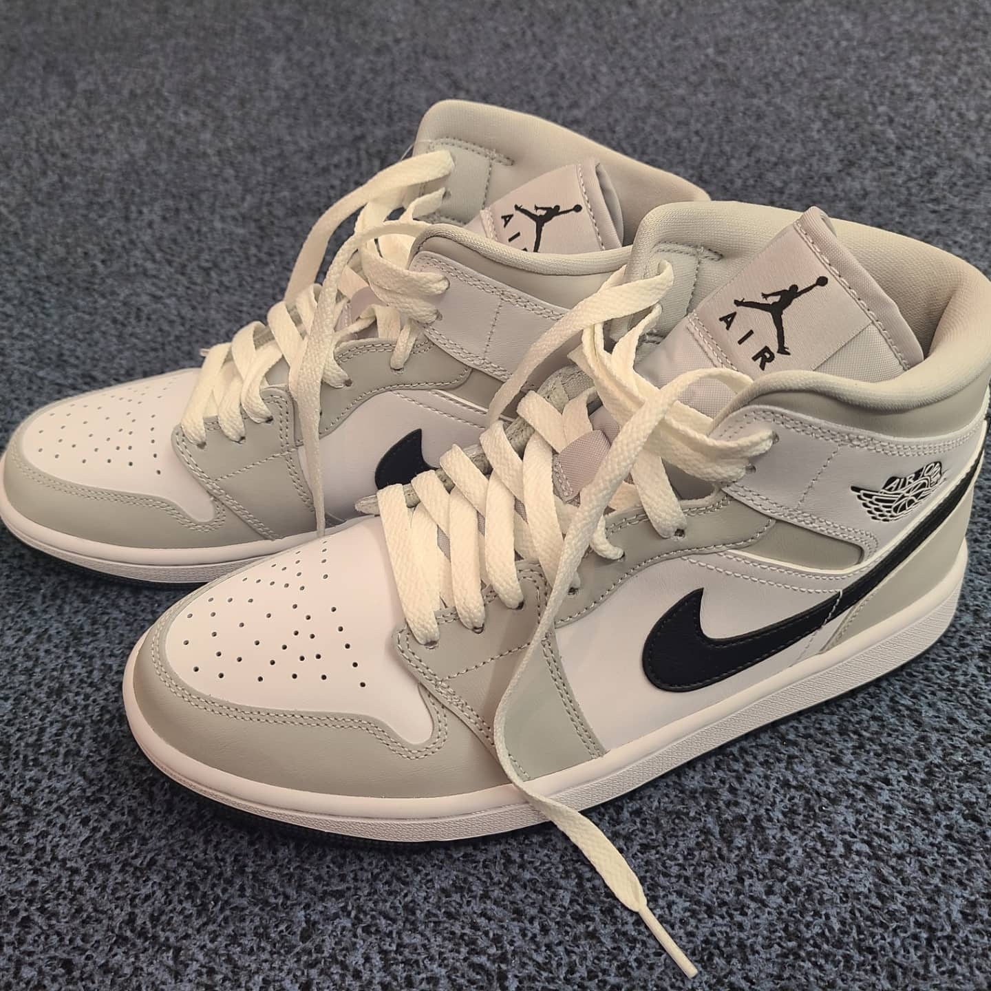(W) Jordan 1 Mid Grey Fog 착용 스타일 - 1